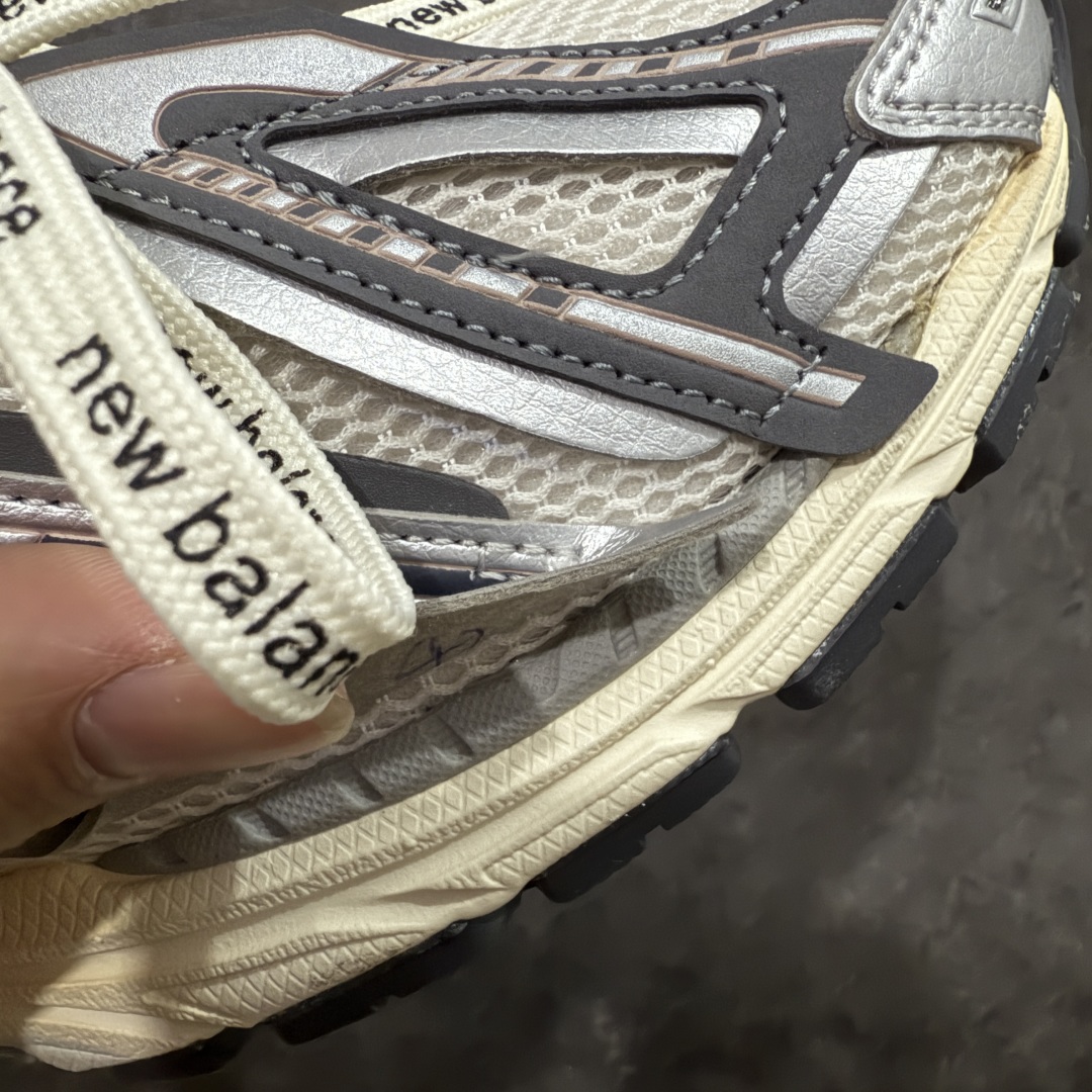 图片[4]-【纯原K版】新百伦New Balance M1906AR系列低帮复古老爹风休闲运动慢跑鞋 M1906AD 双绑带版本（另附一副原版鞋带） 全新大厂出品 市场第一梯队品质 绝对秒杀市场货 完美版型 正确组合大底 区别市场刷漆底版本 全套原楦原纸板原厂数据开发 进口三明治网面 原装进口皮料正确卡色 正确中底拉帮中底网布细节 原厂标裁 带紫光防伪 定制后跟透明水晶模块 冲裁组合 大底贴合程度胶水上色把控完美 整洁度挑战全网艺术家 多道序QC把关品质完善 匠心打造 耗时多月开发完成 工艺极其复杂难度可想而知 新开独立私模大底 正确六层组合大底 高端零售专供产物 尺码：36 37 37.5 38 38.5 39 40 40.5 41 42 42.5 43 44 45 46-选品中心