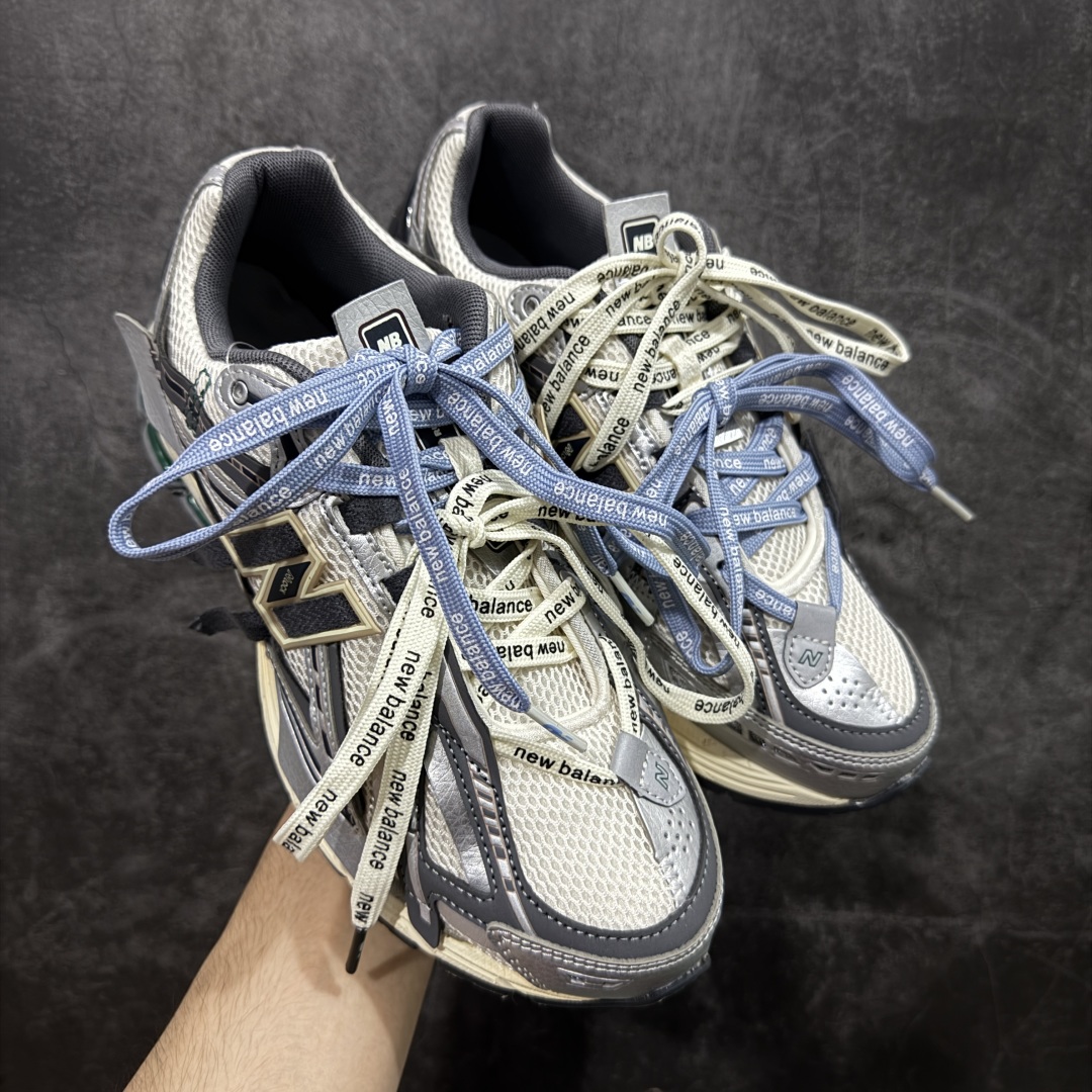 【纯原K版】新百伦New Balance M1906AR系列低帮复古老爹风休闲运动慢跑鞋 M1906AD 双绑带版本(另附一副原版鞋带) 全新大厂出品 市场第一梯队品质 绝对秒杀市场货 完美版型 正确组合大底 区别市场刷漆底版本 全套原楦原纸板原厂数据开发 进口三明治网面 原装进口皮料正确卡色 正确中底拉帮中底网布细节 原厂标裁 带紫光防伪 定制后跟透明水晶模块 冲裁组合 大底贴合程度胶水上色把控完美 整洁度挑战全网艺术家 多道序QC把关品质完善 匠心打造 耗时多月开发完成 工艺极其复杂难度可想而知 新开独立私模大底 正确六层组合大底 高端零售专供产物 尺码:36 37 37.5 38 38.5 39 40 40.5 41 42 42.5 43 44 45 46-选品中心