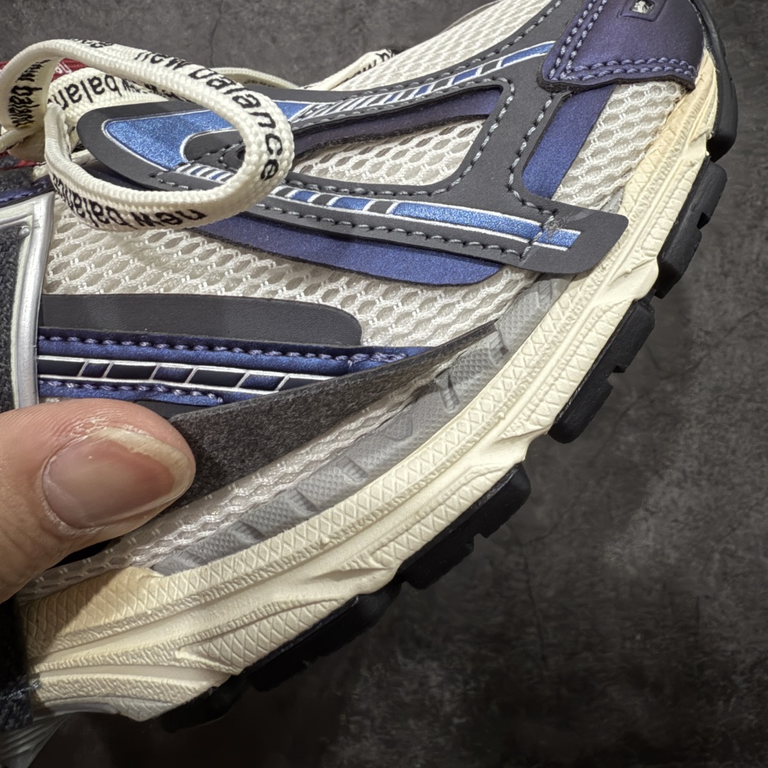 图片[4]-【纯原K版】新百伦New Balance M1906AR系列低帮复古老爹风休闲运动慢跑鞋 U1906ANB 双绑带版本（另附一副原版鞋带） 全新大厂出品 市场第一梯队品质 绝对秒杀市场货 完美版型 正确组合大底 区别市场刷漆底版本 全套原楦原纸板原厂数据开发 进口三明治网面 原装进口皮料正确卡色 正确中底拉帮中底网布细节 原厂标裁 带紫光防伪 定制后跟透明水晶模块 冲裁组合 大底贴合程度胶水上色把控完美 整洁度挑战全网艺术家 多道序QC把关品质完善 匠心打造 耗时多月开发完成 工艺极其复杂难度可想而知 新开独立私模大底 正确六层组合大底 高端零售专供产物 尺码：36 37 37.5 38 38.5 39 40 40.5 41 42 42.5 43 44 45 46-选品中心