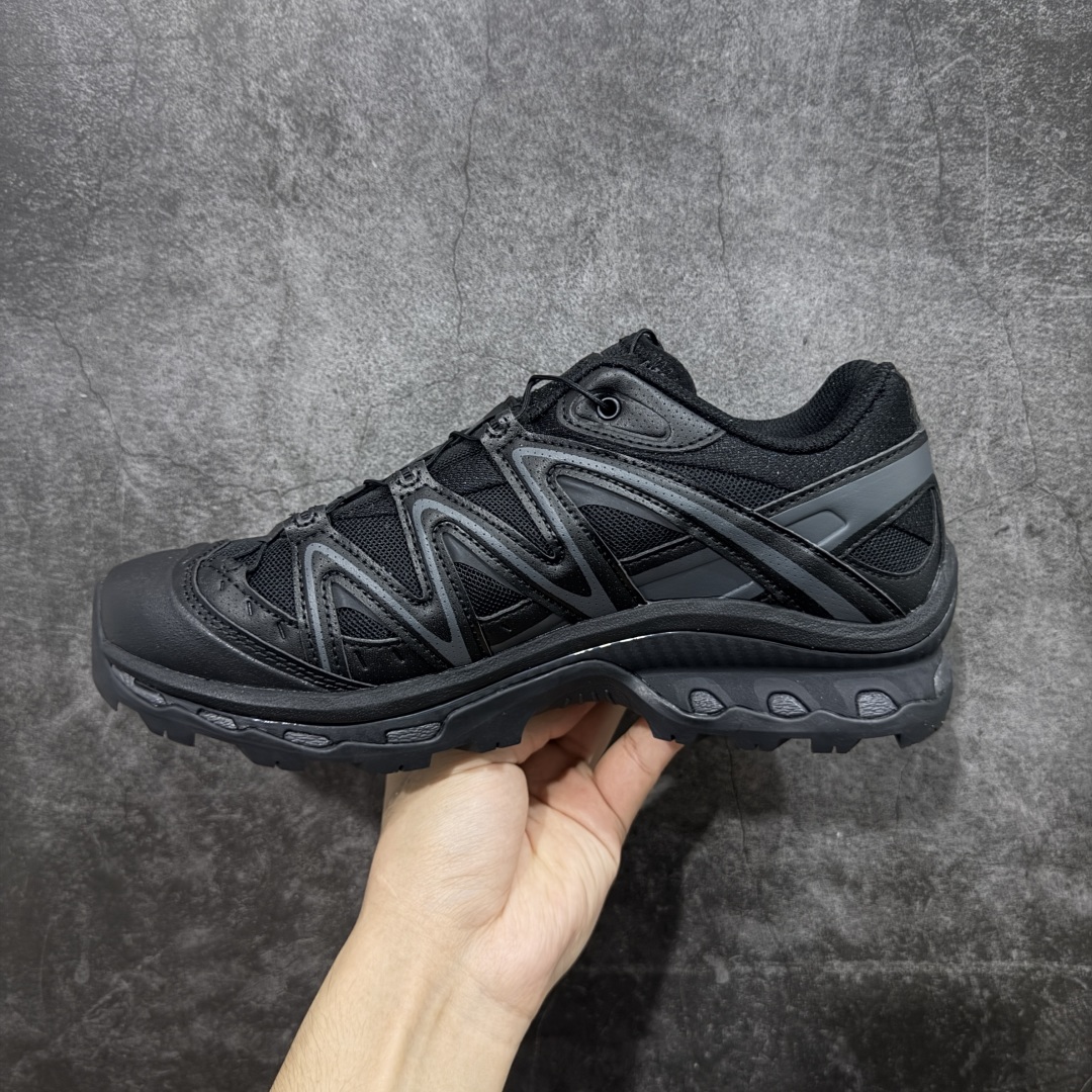 图片[2]-【666版本】Salomon XT-QUEST ADV 萨洛蒙情侣款户外机能鞋 410139 全新品质 巅峰之作 所有配色均购物原版拆解1：1开发 原材料打造 非市场公版便宜货 私模大底 清洁度比市场所有版本都高 全套原纸板楦头开发 原厂网布配套 确保原汁原味 完美呈现版型 原档数据独家私模五层组合大底 原装Ortholite轻量化鞋垫 中底布带钢印编号 原厂TPU锁扣 进口港宝加持 后跟自然饱满 还原公司包裹性 鞋面采用SENSIFT贴合技术 全方位贴合包裹脚型 鞋跟部鞋底牵引设计 提供强大的抓地性能 更适应野外崎岖不平的道路 其4D ADVANCED CHASSIS底盘 材料轻量大化 钉齿设计更具稳定性 防护性 鞋底易磨损区运用CONTAGRIP高耐磨材料 应对城市硬质路面长距离跑考验 尺码：36 36.5 37.5 38 38.5 39 40 40.5 41 42 42.5 43 44 45 46-选品中心