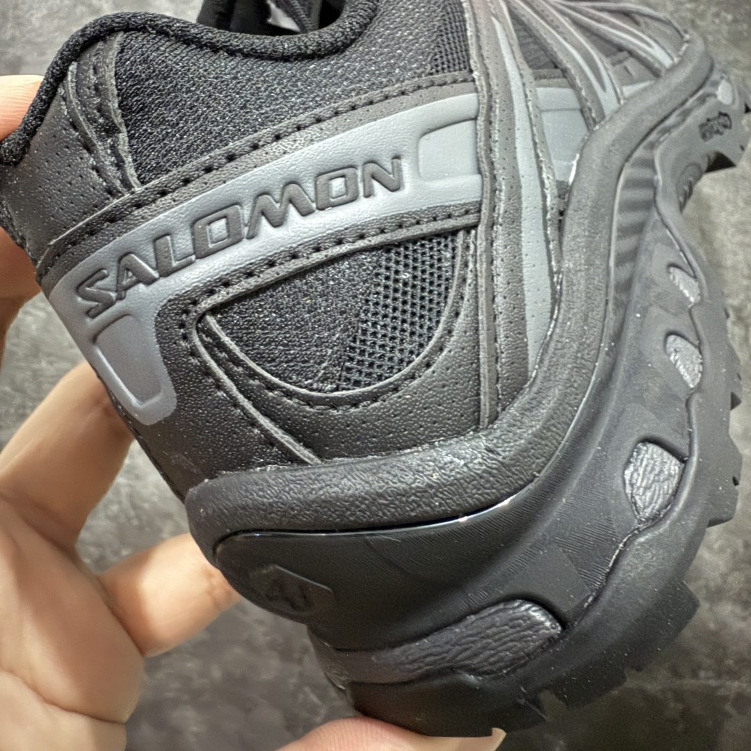 图片[3]-【666版本】Salomon XT-QUEST ADV 萨洛蒙情侣款户外机能鞋 410139 全新品质 巅峰之作 所有配色均购物原版拆解1：1开发 原材料打造 非市场公版便宜货 私模大底 清洁度比市场所有版本都高 全套原纸板楦头开发 原厂网布配套 确保原汁原味 完美呈现版型 原档数据独家私模五层组合大底 原装Ortholite轻量化鞋垫 中底布带钢印编号 原厂TPU锁扣 进口港宝加持 后跟自然饱满 还原公司包裹性 鞋面采用SENSIFT贴合技术 全方位贴合包裹脚型 鞋跟部鞋底牵引设计 提供强大的抓地性能 更适应野外崎岖不平的道路 其4D ADVANCED CHASSIS底盘 材料轻量大化 钉齿设计更具稳定性 防护性 鞋底易磨损区运用CONTAGRIP高耐磨材料 应对城市硬质路面长距离跑考验 尺码：36 36.5 37.5 38 38.5 39 40 40.5 41 42 42.5 43 44 45 46-选品中心
