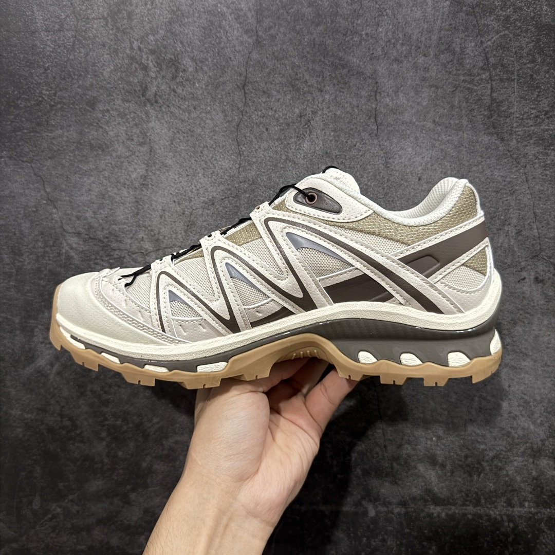 图片[2]-【666版本】Salomon XT-QUEST ADV 萨洛蒙情侣款户外机能鞋 475413 全新品质 巅峰之作 所有配色均购物原版拆解1：1开发 原材料打造 非市场公版便宜货 私模大底 清洁度比市场所有版本都高 全套原纸板楦头开发 原厂网布配套 确保原汁原味 完美呈现版型 原档数据独家私模五层组合大底 原装Ortholite轻量化鞋垫 中底布带钢印编号 原厂TPU锁扣 进口港宝加持 后跟自然饱满 还原公司包裹性 鞋面采用SENSIFT贴合技术 全方位贴合包裹脚型 鞋跟部鞋底牵引设计 提供强大的抓地性能 更适应野外崎岖不平的道路 其4D ADVANCED CHASSIS底盘 材料轻量大化 钉齿设计更具稳定性 防护性 鞋底易磨损区运用CONTAGRIP高耐磨材料 应对城市硬质路面长距离跑考验 尺码：36 36.5 37.5 38 38.5 39 40 40.5 41 42 42.5 43 44 45 46-选品中心