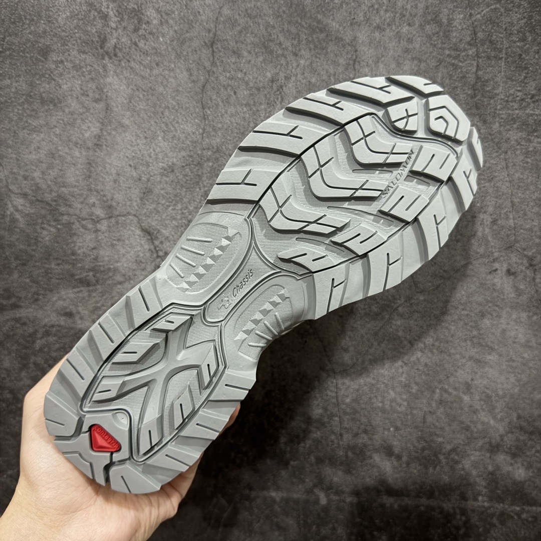 图片[9]-【666版本】Salomon XT-QUEST ADV 萨洛蒙情侣款户外机能鞋 401523 全新品质 巅峰之作 所有配色均购物原版拆解1：1开发 原材料打造 非市场公版便宜货 私模大底 清洁度比市场所有版本都高 全套原纸板楦头开发 原厂网布配套 确保原汁原味 完美呈现版型 原档数据独家私模五层组合大底 原装Ortholite轻量化鞋垫 中底布带钢印编号 原厂TPU锁扣 进口港宝加持 后跟自然饱满 还原公司包裹性 鞋面采用SENSIFT贴合技术 全方位贴合包裹脚型 鞋跟部鞋底牵引设计 提供强大的抓地性能 更适应野外崎岖不平的道路 其4D ADVANCED CHASSIS底盘 材料轻量大化 钉齿设计更具稳定性 防护性 鞋底易磨损区运用CONTAGRIP高耐磨材料 应对城市硬质路面长距离跑考验 尺码：36 36.5 37.5 38 38.5 39 40 40.5 41 42 42.5 43 44 45 46-选品中心