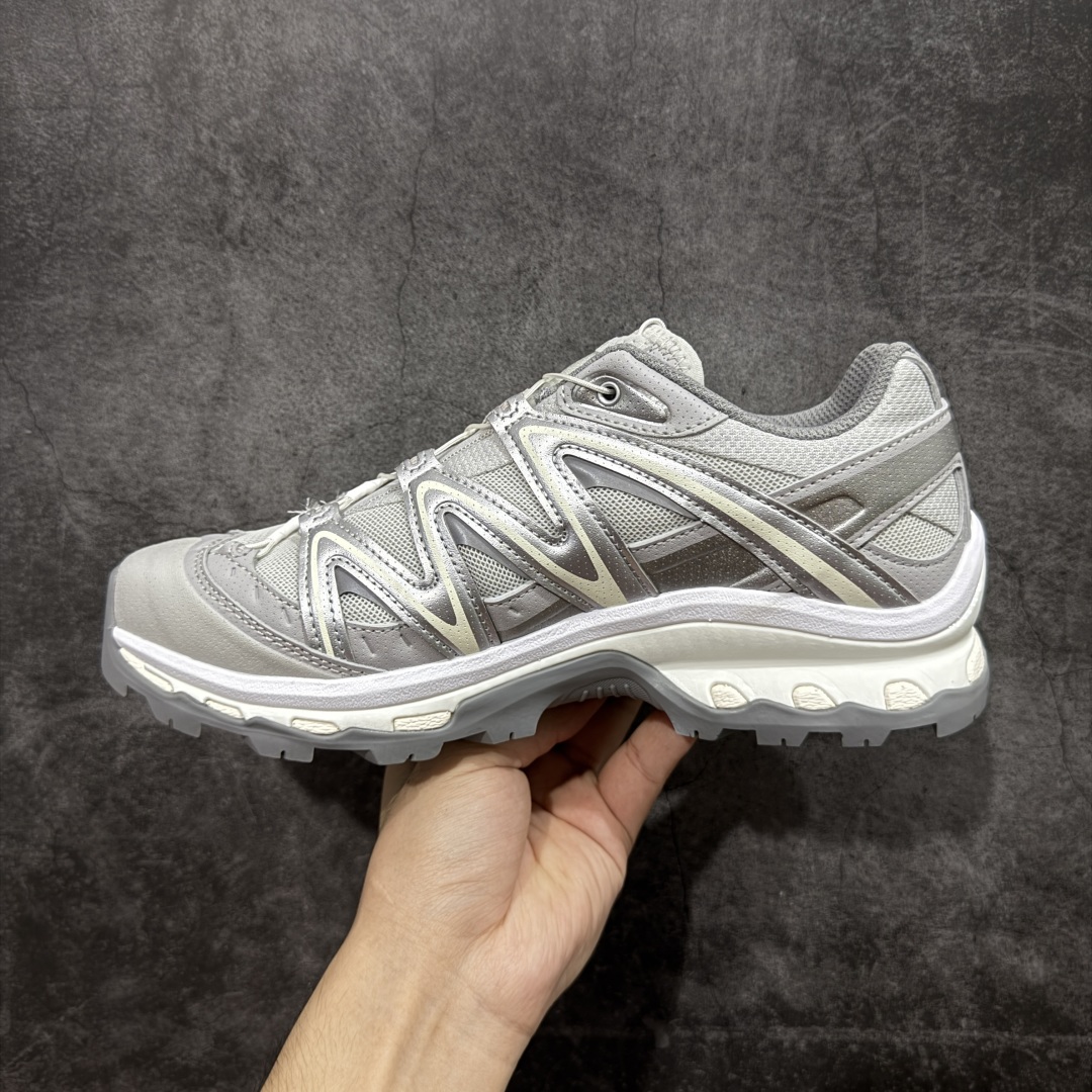 图片[2]-【666版本】Salomon XT-QUEST ADV 萨洛蒙情侣款户外机能鞋 477757 全新品质 巅峰之作 所有配色均购物原版拆解1：1开发 原材料打造 非市场公版便宜货 私模大底 清洁度比市场所有版本都高 全套原纸板楦头开发 原厂网布配套 确保原汁原味 完美呈现版型 原档数据独家私模五层组合大底 原装Ortholite轻量化鞋垫 中底布带钢印编号 原厂TPU锁扣 进口港宝加持 后跟自然饱满 还原公司包裹性 鞋面采用SENSIFT贴合技术 全方位贴合包裹脚型 鞋跟部鞋底牵引设计 提供强大的抓地性能 更适应野外崎岖不平的道路 其4D ADVANCED CHASSIS底盘 材料轻量大化 钉齿设计更具稳定性 防护性 鞋底易磨损区运用CONTAGRIP高耐磨材料 应对城市硬质路面长距离跑考验 尺码：36 36.5 37.5 38 38.5 39 40 40.5 41 42 42.5 43 44 45 46-选品中心