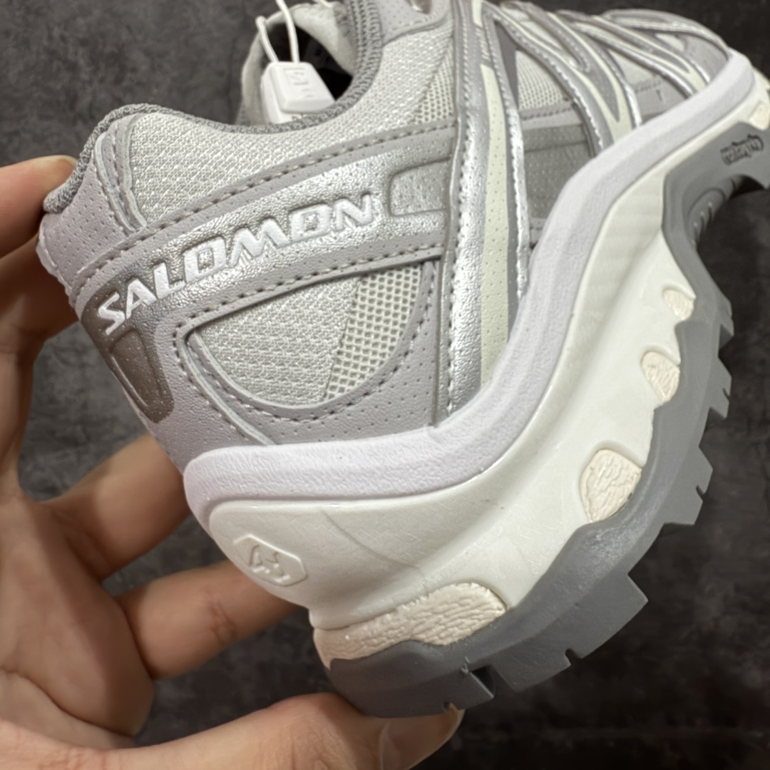 图片[3]-【666版本】Salomon XT-QUEST ADV 萨洛蒙情侣款户外机能鞋 477757 全新品质 巅峰之作 所有配色均购物原版拆解1：1开发 原材料打造 非市场公版便宜货 私模大底 清洁度比市场所有版本都高 全套原纸板楦头开发 原厂网布配套 确保原汁原味 完美呈现版型 原档数据独家私模五层组合大底 原装Ortholite轻量化鞋垫 中底布带钢印编号 原厂TPU锁扣 进口港宝加持 后跟自然饱满 还原公司包裹性 鞋面采用SENSIFT贴合技术 全方位贴合包裹脚型 鞋跟部鞋底牵引设计 提供强大的抓地性能 更适应野外崎岖不平的道路 其4D ADVANCED CHASSIS底盘 材料轻量大化 钉齿设计更具稳定性 防护性 鞋底易磨损区运用CONTAGRIP高耐磨材料 应对城市硬质路面长距离跑考验 尺码：36 36.5 37.5 38 38.5 39 40 40.5 41 42 42.5 43 44 45 46-选品中心