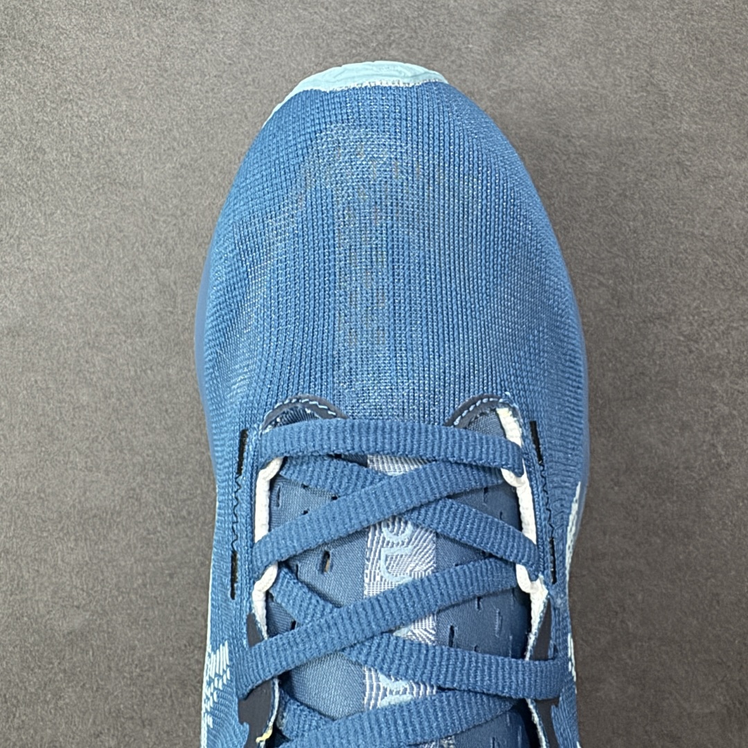 图片[8]-【升级版】ASICS 亚瑟士Novablast4男女士运动跑步鞋 厚底增高老爹鞋 缓震回弹透气耐磨跑鞋 一鞋一科技：NOVABLAST 4，跑鞋中底同时实现厚软轻弹。主要科技：FF BLAST PLUS ECO科技中底，工程编织鞋面，舌翼结构，蹦床式外底结构，AHAR LO橡胶大底，离地高度：33.5mm-41.5mm，前后掌落差：8mm。相比上一代，NOVABLAST 4 的FF BLAST PLUS泡棉中加入了20%生物基可再生材料。更加环保之外，也让泡棉有了更多的能量反馈——NOVABLAST系列的中底一直有独树一帜的设计外观，几何纹路切割不光提升了受力后更明显的压缩形变，还为落地瞬间的稳定性提供了支持——中底外侧的凹凸构造为形变压缩-恢复回弹提供了更多的刚性，也起到一定的物理结构增强缓震的效果。 类型：男女鞋 尺码：36-45含半码-选品中心