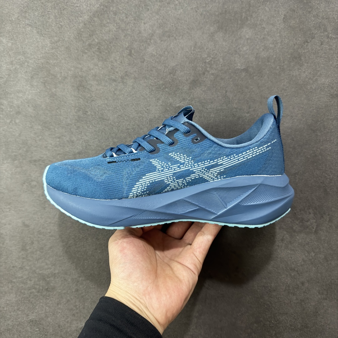 图片[2]-【升级版】ASICS 亚瑟士Novablast4男女士运动跑步鞋 厚底增高老爹鞋 缓震回弹透气耐磨跑鞋 一鞋一科技：NOVABLAST 4，跑鞋中底同时实现厚软轻弹。主要科技：FF BLAST PLUS ECO科技中底，工程编织鞋面，舌翼结构，蹦床式外底结构，AHAR LO橡胶大底，离地高度：33.5mm-41.5mm，前后掌落差：8mm。相比上一代，NOVABLAST 4 的FF BLAST PLUS泡棉中加入了20%生物基可再生材料。更加环保之外，也让泡棉有了更多的能量反馈——NOVABLAST系列的中底一直有独树一帜的设计外观，几何纹路切割不光提升了受力后更明显的压缩形变，还为落地瞬间的稳定性提供了支持——中底外侧的凹凸构造为形变压缩-恢复回弹提供了更多的刚性，也起到一定的物理结构增强缓震的效果。 类型：男女鞋 尺码：36-45含半码-选品中心