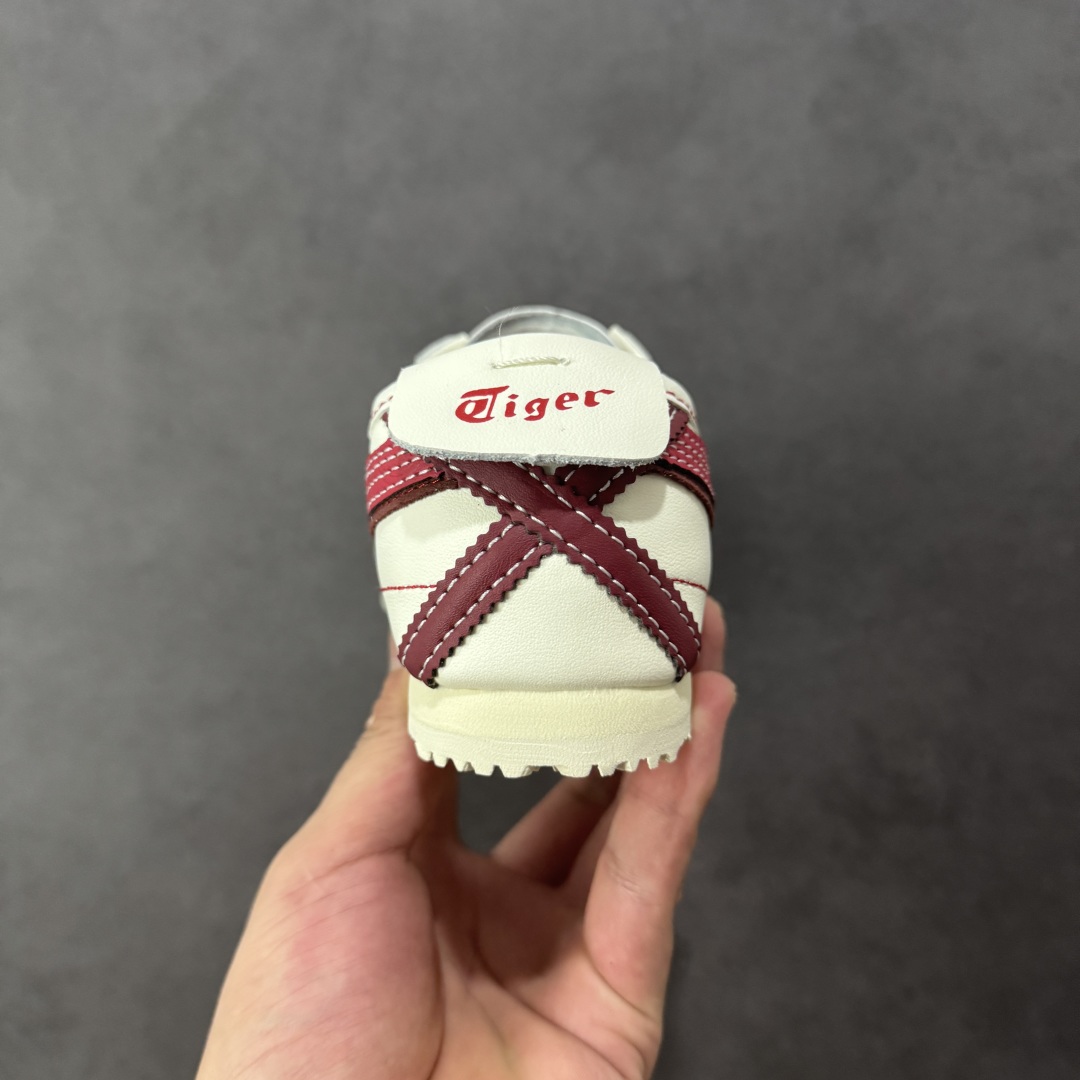 图片[4]-【头层性价比】Asics Onitsuka Tiger MEXICO 66 亚瑟士鬼冢虎复古经典板鞋 CNY蛇年限定 原装全套纸板楦头开发 原汁原味 完美呈现版型 私模正确鞋底咬花纹路 一比一鞋头弧度高度鞋身弧度 绝不口嗨 细节品控鞋型随意秒杀市面 原档咬花纹路私模大底 一个单元有六个三角形 总体形拼接呈现花瓣状 官方四联吊牌 原装Ortholite轻量化鞋垫 原盒原配 质保卡 说明书 钢印防尘纸 纸板中底带钢印 乳胶组合鞋垫 支持全方位的对比专柜 产品从款式颜色造型上体现出追求舒适和细节的完美 鞋类更是推崇手工制作的严谨与完美 融舒适性与可穿性的设计风格 注重细节的完美和别致魅力 既保持稳重 又不失轻松的时尚感 尺码：36 37 37.5 38 39 39.5 40 40.5 41.5 42 42.5 43.5 44 45-选品中心