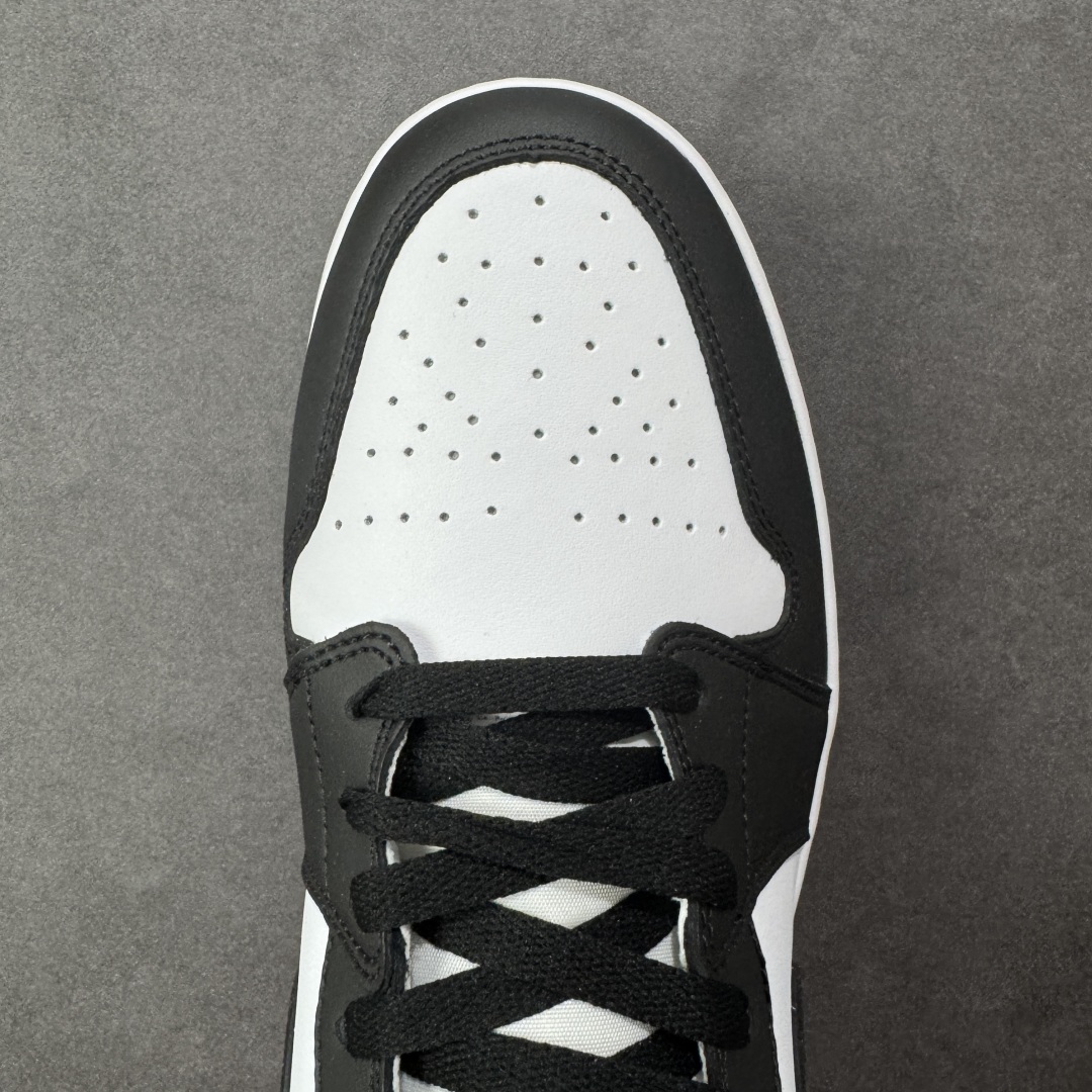 图片[8]-【K版纯原】Air Jordan AJ1 Mid 中帮 白黑灰 DQ8426-101 全新流水线出品 DT版本唯一平替选择 市场第二梯队最强版 全部原鞋开发 原楦原纸板开发 全鞋电脑针车 原厂内置全掌气垫 原盒内在原标 唯一Zp原版鞋带绑法 免检产品 全新2022版型 全头层皮料 完美零毛边处理 原厂配置全掌气垫 价格定位良心 几十个配色陆续出货 尺码：36 36.5 37.5 38 38.5 39 40 40.5 41 42 42.5 43 44 44.5 45 46-选品中心