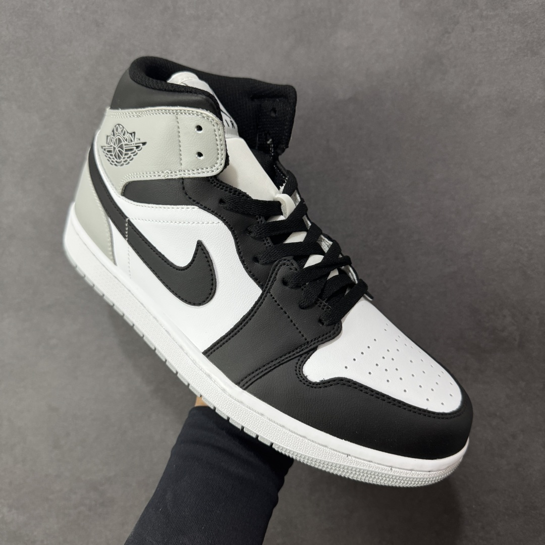 图片[3]-【K版纯原】Air Jordan AJ1 Mid 中帮 白黑灰 DQ8426-101 全新流水线出品 DT版本唯一平替选择 市场第二梯队最强版 全部原鞋开发 原楦原纸板开发 全鞋电脑针车 原厂内置全掌气垫 原盒内在原标 唯一Zp原版鞋带绑法 免检产品 全新2022版型 全头层皮料 完美零毛边处理 原厂配置全掌气垫 价格定位良心 几十个配色陆续出货 尺码：36 36.5 37.5 38 38.5 39 40 40.5 41 42 42.5 43 44 44.5 45 46-选品中心