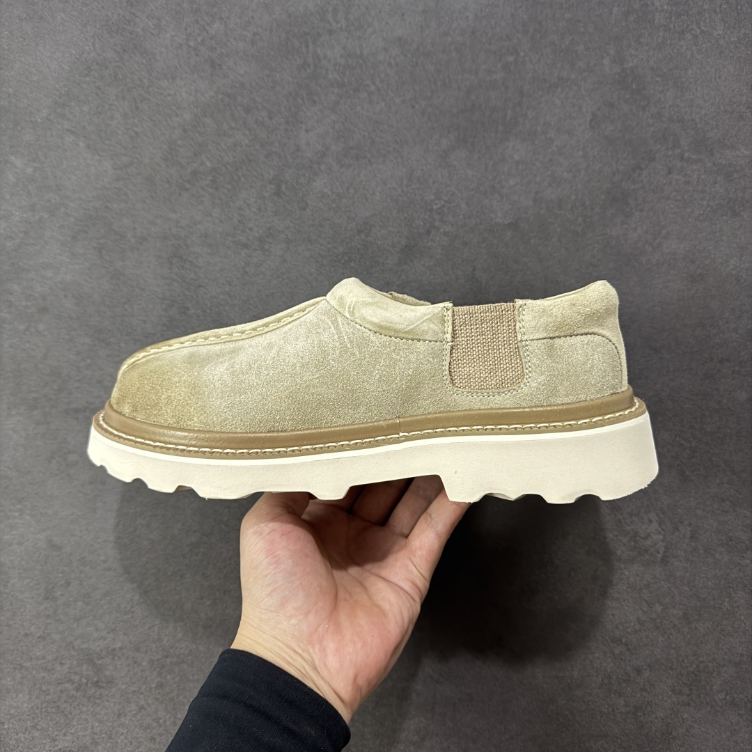 图片[2]-【纯原版】UGG Tasman Lug 2025 新款 塔斯曼系列男鞋 1166913 鞋面采用牛剖层 内里透气网面 传统Eva轻翼大底 档次与舒适并存 一脚蹬设计 穿脱自如 搭配阔腿工装 美式复古巴恩风 鞋头有油蜡做旧感 潮范轻松拿捏 内增加绒鞋垫一副（售后需配件齐全） 尺码：40 41 42 43 44 编码：YQB270280-选品中心