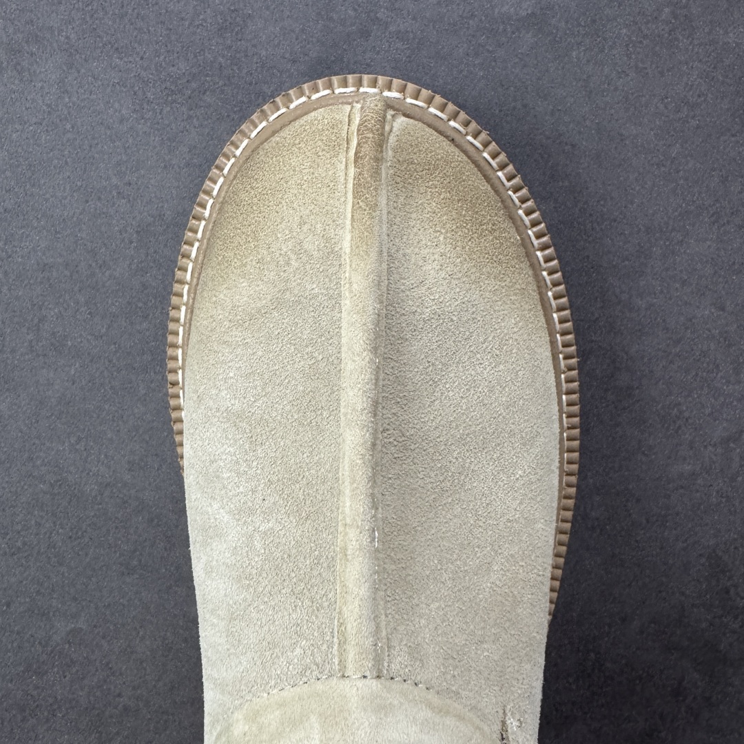 图片[8]-【纯原版】UGG Tasman Lug 2025 新款 塔斯曼系列男鞋 1166913 鞋面采用牛剖层 内里透气网面 传统Eva轻翼大底 档次与舒适并存 一脚蹬设计 穿脱自如 搭配阔腿工装 美式复古巴恩风 鞋头有油蜡做旧感 潮范轻松拿捏 内增加绒鞋垫一副（售后需配件齐全） 尺码：40 41 42 43 44 编码：YQB270280-选品中心