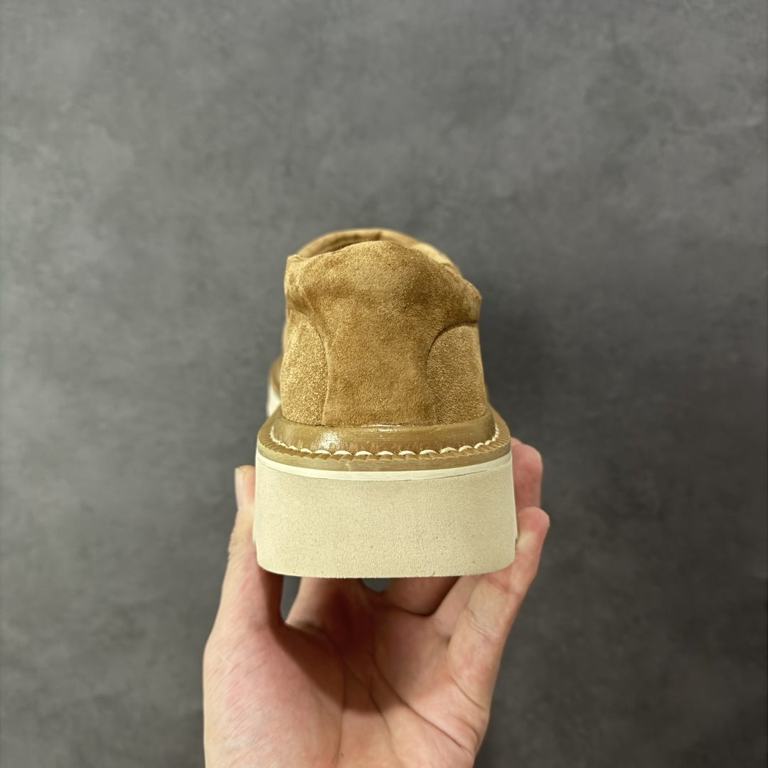 图片[4]-【纯原版】UGG Tasman Lug 2025 新款 塔斯曼系列男鞋 1166913 鞋面采用牛剖层 内里透气网面 传统Eva轻翼大底 档次与舒适并存 一脚蹬设计 穿脱自如 搭配阔腿工装 美式复古巴恩风 鞋头有油蜡做旧感 潮范轻松拿捏 内增加绒鞋垫一副（售后需配件齐全） 尺码：40 41 42 43 44 编码：YQB270280-选品中心