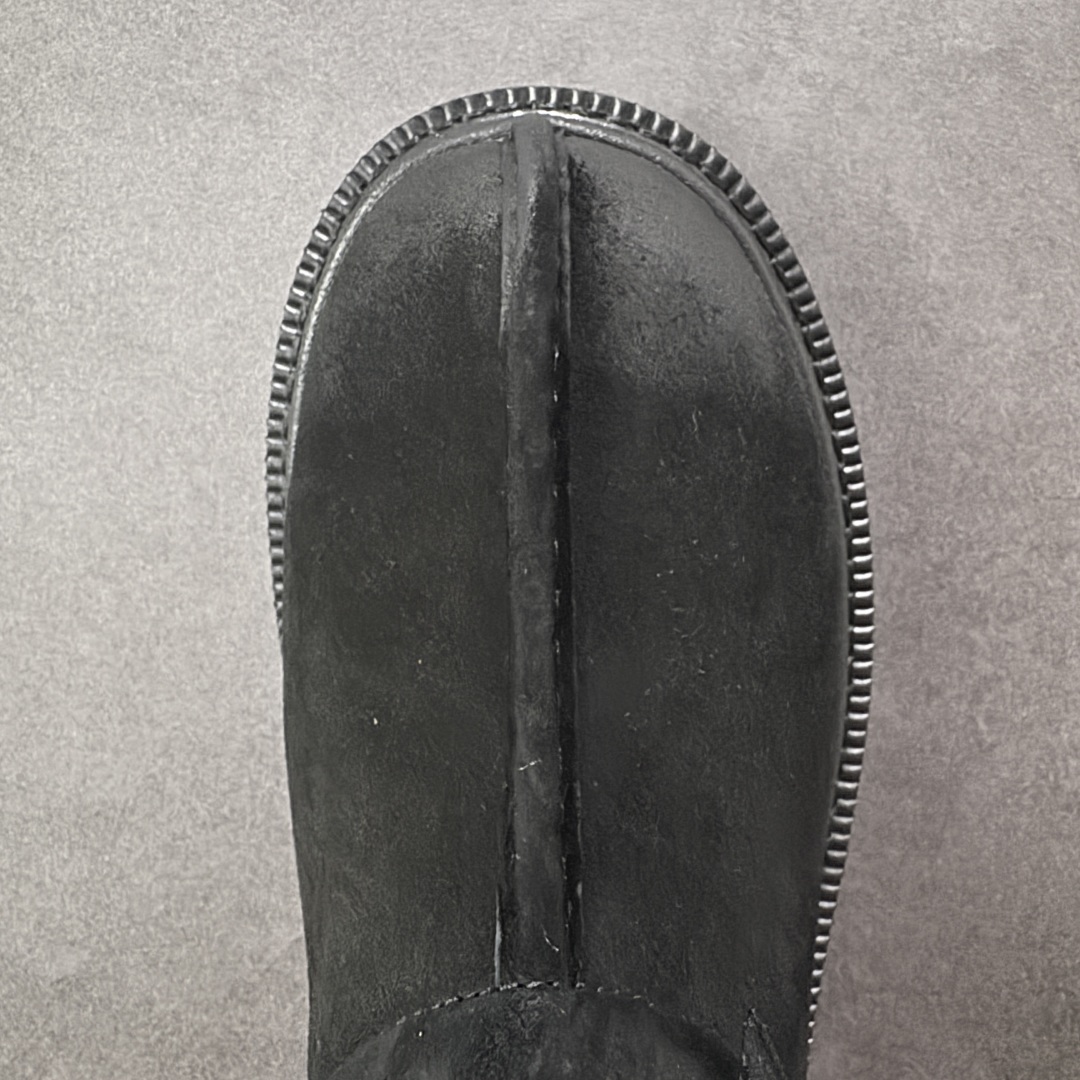 图片[8]-【纯原版】UGG Tasman Lug 2025 新款 塔斯曼系列男鞋 1166913 鞋面采用牛剖层 内里透气网面 传统Eva轻翼大底 档次与舒适并存 一脚蹬设计 穿脱自如 搭配阔腿工装 美式复古巴恩风 鞋头有油蜡做旧感 潮范轻松拿捏 内增加绒鞋垫一副（售后需配件齐全） 尺码：40 41 42 43 44 编码：YQB270280-选品中心