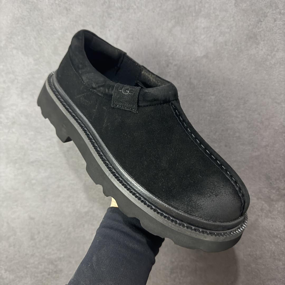 图片[3]-【纯原版】UGG Tasman Lug 2025 新款 塔斯曼系列男鞋 1166913 鞋面采用牛剖层 内里透气网面 传统Eva轻翼大底 档次与舒适并存 一脚蹬设计 穿脱自如 搭配阔腿工装 美式复古巴恩风 鞋头有油蜡做旧感 潮范轻松拿捏 内增加绒鞋垫一副（售后需配件齐全） 尺码：40 41 42 43 44 编码：YQB270280-选品中心