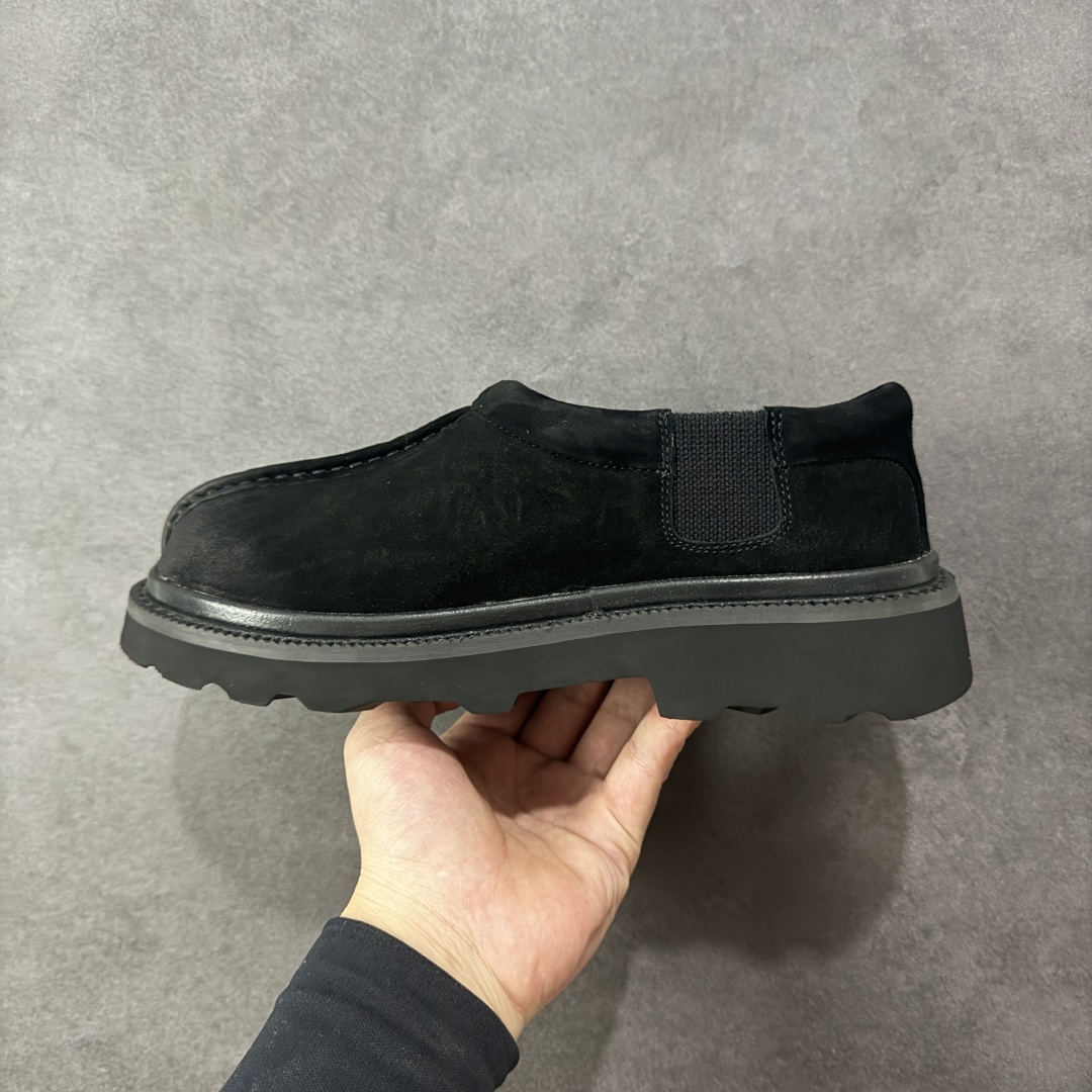 图片[2]-【纯原版】UGG Tasman Lug 2025 新款 塔斯曼系列男鞋 1166913 鞋面采用牛剖层 内里透气网面 传统Eva轻翼大底 档次与舒适并存 一脚蹬设计 穿脱自如 搭配阔腿工装 美式复古巴恩风 鞋头有油蜡做旧感 潮范轻松拿捏 内增加绒鞋垫一副（售后需配件齐全） 尺码：40 41 42 43 44 编码：YQB270280-选品中心
