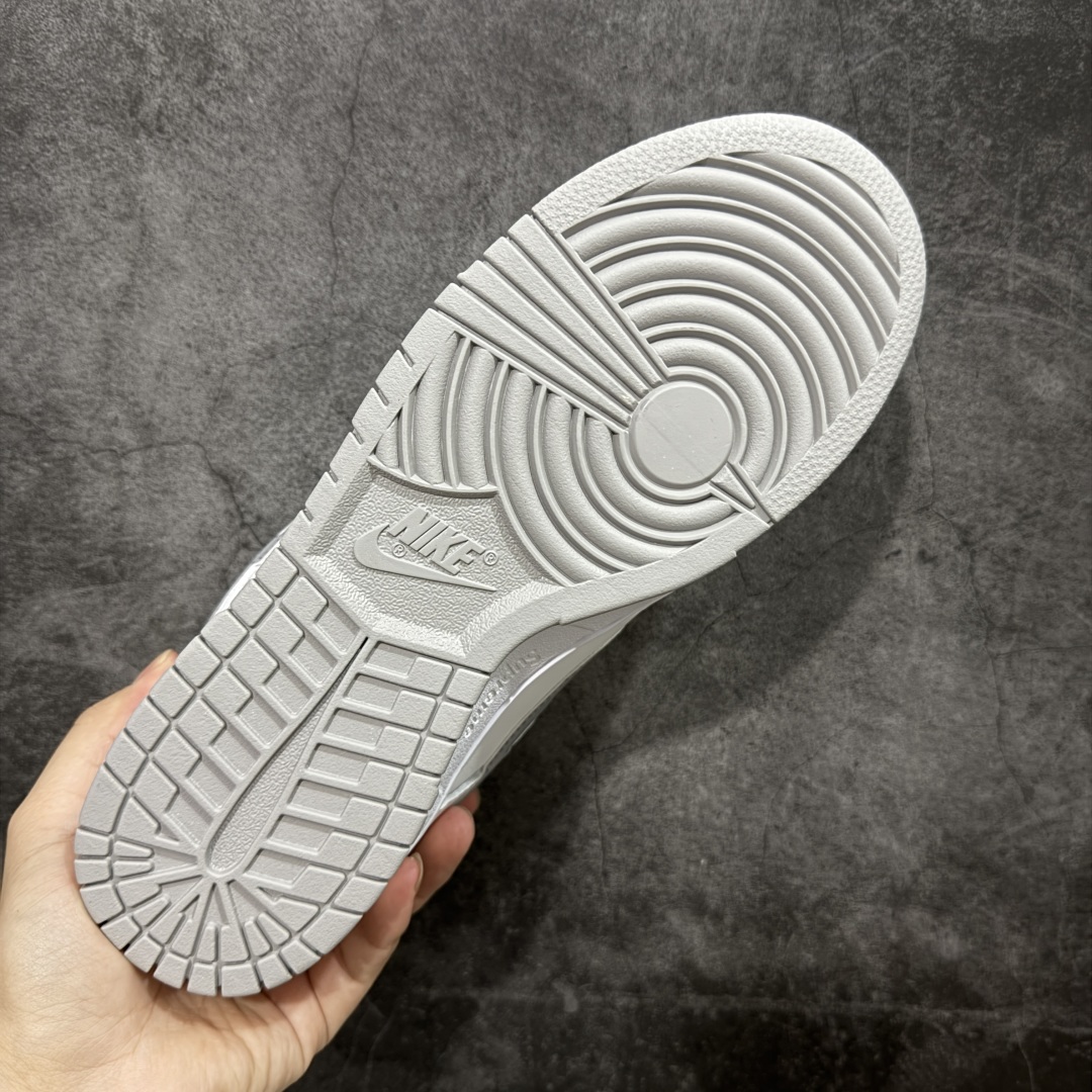 图片[9]-【纯原Z版】Supreme x NK Dunk Low 低帮Sup联名白灰 货号：HQ8487-100 专业dunk大厂出品 品质第一梯队 原材料麂皮打造 原鞋开发 版型完美 全新 Supreme × Nike SB Dunk Low “94” Pack 终于要了 后跟“94”标注Supreme创立年份，中底联名Logo 情怀系列 尺码：36 36.5 37.5 38 38.5 39 40 40.5 41 42 42.5 43 44 44.5 45 46 46.5 47.5-选品中心