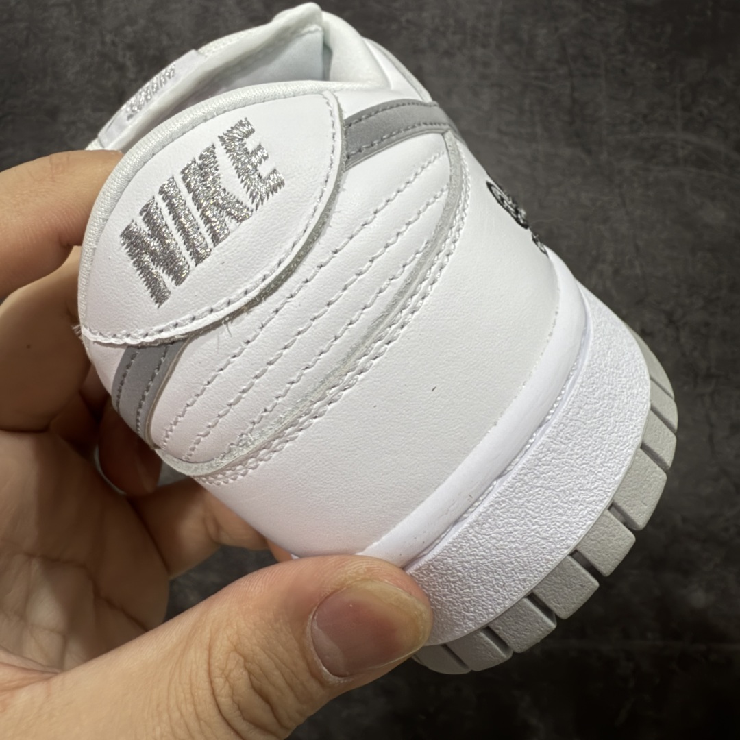 图片[2]-【纯原Z版】Supreme x NK Dunk Low 低帮Sup联名白灰 货号：HQ8487-100 专业dunk大厂出品 品质第一梯队 原材料麂皮打造 原鞋开发 版型完美 全新 Supreme × Nike SB Dunk Low “94” Pack 终于要了 后跟“94”标注Supreme创立年份，中底联名Logo 情怀系列 尺码：36 36.5 37.5 38 38.5 39 40 40.5 41 42 42.5 43 44 44.5 45 46 46.5 47.5-选品中心