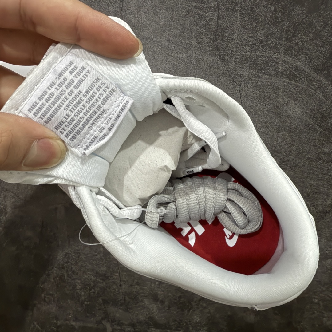 图片[7]-【纯原Z版】Supreme x NK Dunk Low 低帮Sup联名白灰 货号：HQ8487-100 专业dunk大厂出品 品质第一梯队 原材料麂皮打造 原鞋开发 版型完美 全新 Supreme × Nike SB Dunk Low “94” Pack 终于要了 后跟“94”标注Supreme创立年份，中底联名Logo 情怀系列 尺码：36 36.5 37.5 38 38.5 39 40 40.5 41 42 42.5 43 44 44.5 45 46 46.5 47.5-选品中心