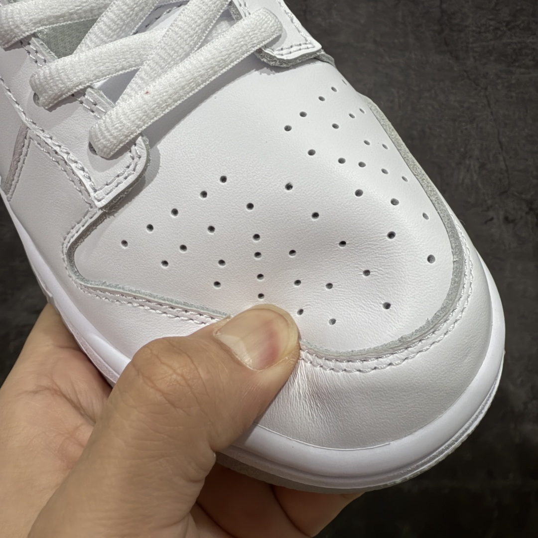 图片[5]-【纯原Z版】Supreme x NK Dunk Low 低帮Sup联名白灰 货号：HQ8487-100 专业dunk大厂出品 品质第一梯队 原材料麂皮打造 原鞋开发 版型完美 全新 Supreme × Nike SB Dunk Low “94” Pack 终于要了 后跟“94”标注Supreme创立年份，中底联名Logo 情怀系列 尺码：36 36.5 37.5 38 38.5 39 40 40.5 41 42 42.5 43 44 44.5 45 46 46.5 47.5-选品中心
