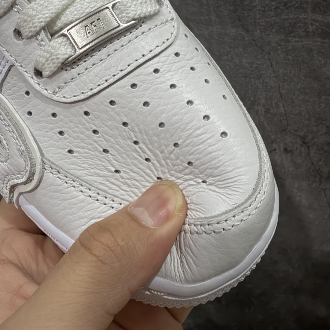 图片[6]-【TOP纯原】CPFM x NK Air Force 1 Low 空军一号系列低帮 纯原生产线出品 市场唯一正确皮料卡色 区别其他版本 经典百搭休闲运动板鞋“联名放大补丁字母”近日，A$AP Bari 在其官方社交媒体上预告了 Cactus Plant Flea Market(CPFM) 和 Nike Air Force 1 Low 的全新配色。 #此次全新推出的紫色和苔藓绿配色，保留了原始黑白版本的标志性风格，均采用皮革鞋面、尼龙鞋舌、带有反光底衬的「AIR SUNSHINE」及同色 AF1 橡胶鞋底。 货号：FQ7069-100 尺码： 40 40.5 41 42 42.5 43 44 44.5 45 46 47.5 48-选品中心