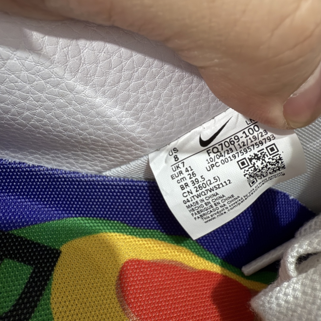 图片[9]-【TOP纯原】CPFM x NK Air Force 1 Low 空军一号系列低帮 纯原生产线出品 市场唯一正确皮料卡色 区别其他版本 经典百搭休闲运动板鞋“联名放大补丁字母”近日，A$AP Bari 在其官方社交媒体上预告了 Cactus Plant Flea Market(CPFM) 和 Nike Air Force 1 Low 的全新配色。 #此次全新推出的紫色和苔藓绿配色，保留了原始黑白版本的标志性风格，均采用皮革鞋面、尼龙鞋舌、带有反光底衬的「AIR SUNSHINE」及同色 AF1 橡胶鞋底。 货号：FQ7069-100 尺码： 40 40.5 41 42 42.5 43 44 44.5 45 46 47.5 48-选品中心