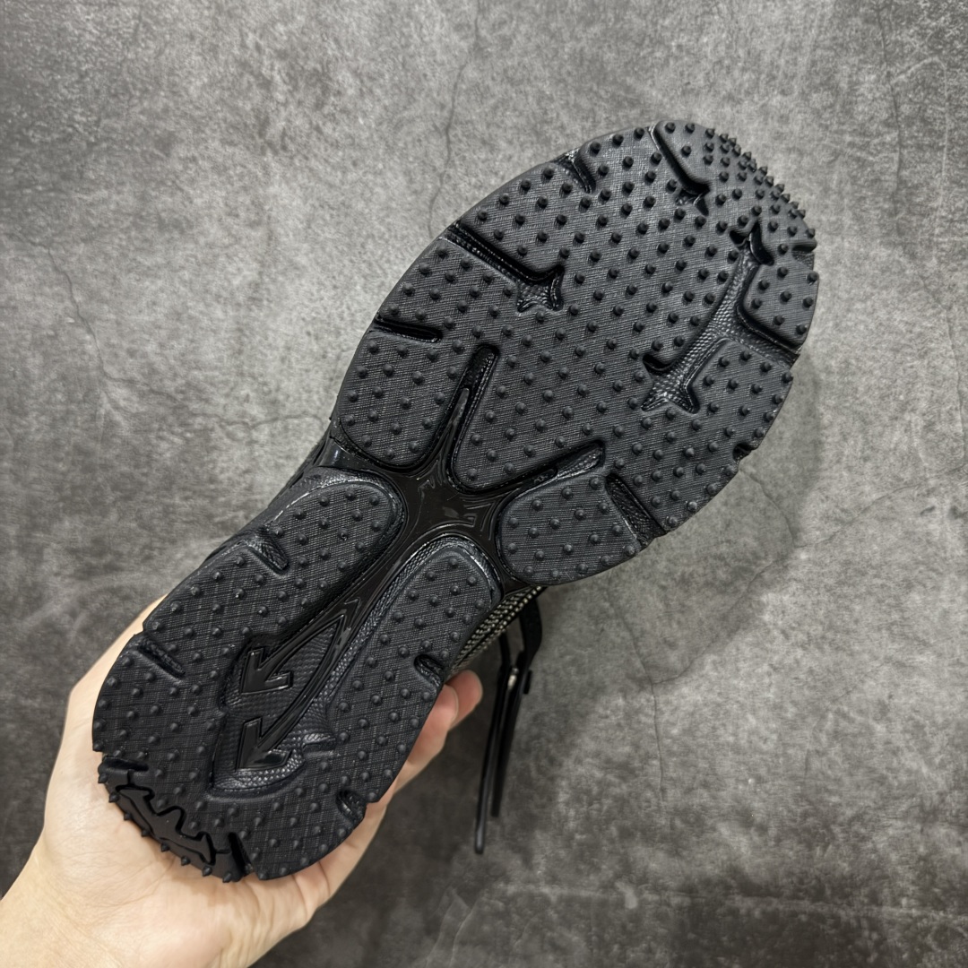 图片[9]-【纯原OK版本】Off-White 2024年OW最新款跑鞋 黑钻满钻款 百分百原盒正确版 原楦原纸板数据开发 4层分离大底#鞋面采用3d立体打印和多种材料拼接而成#防滑耐磨透气性轻便跑鞋 作为曾经爆火 并且定位奢潮领域的标志性品牌 Off-White 仍需要不断更新符合当下潮流时尚的复古运动鞋款，以期收获基本盘消费者的关注 此次更新的 Off-White 新款运动鞋将经典复古老爹鞋细节设计更加夸张化 并将标志性箭头设计置于显著位置 除此之外 整个系列的色彩搭配也可谓纷繁多样 总有一款适合你 尺码：36 37 38 39 40 41 42 43 44 45 46 47-选品中心