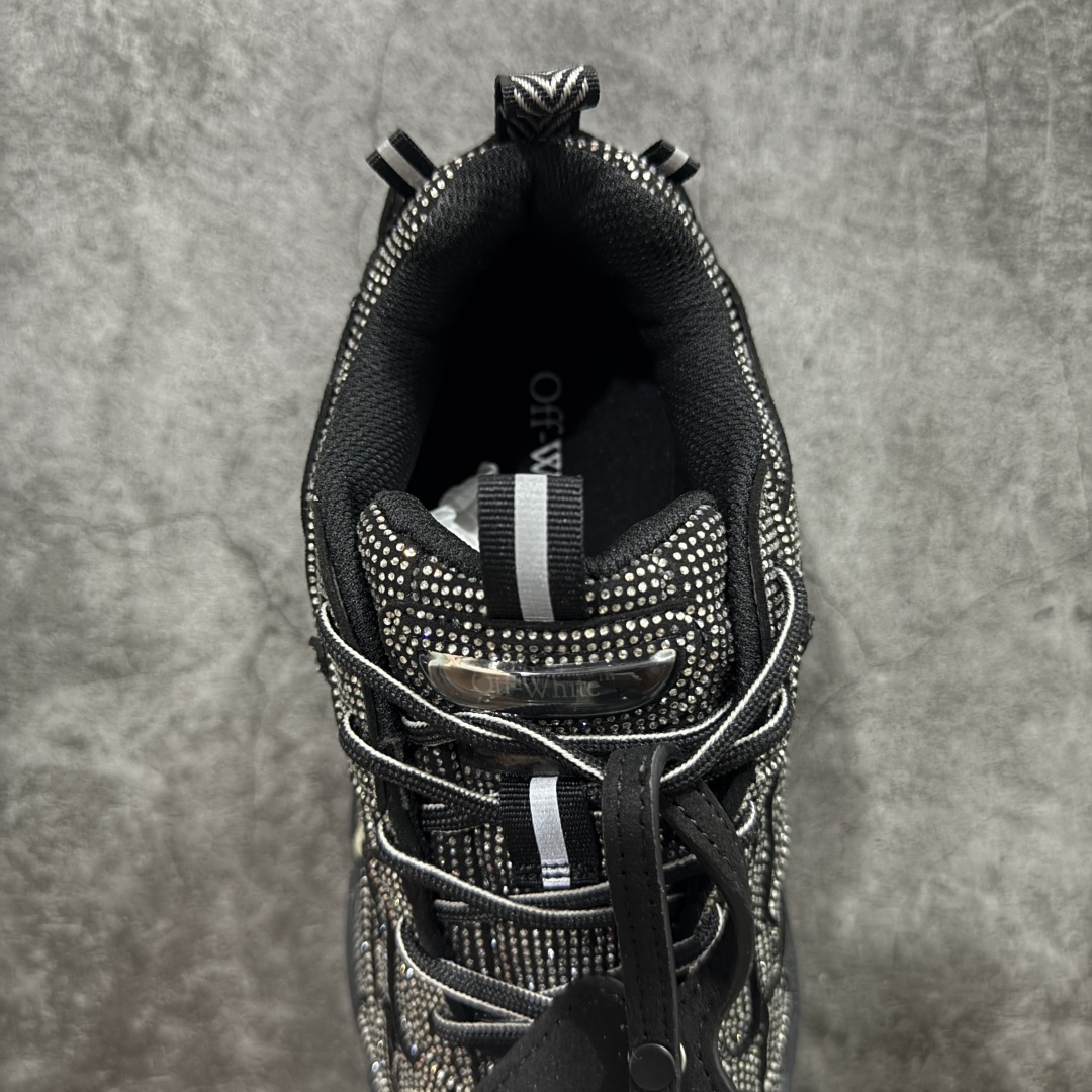图片[8]-【纯原OK版本】Off-White 2024年OW最新款跑鞋 黑钻满钻款 百分百原盒正确版 原楦原纸板数据开发 4层分离大底#鞋面采用3d立体打印和多种材料拼接而成#防滑耐磨透气性轻便跑鞋 作为曾经爆火 并且定位奢潮领域的标志性品牌 Off-White 仍需要不断更新符合当下潮流时尚的复古运动鞋款，以期收获基本盘消费者的关注 此次更新的 Off-White 新款运动鞋将经典复古老爹鞋细节设计更加夸张化 并将标志性箭头设计置于显著位置 除此之外 整个系列的色彩搭配也可谓纷繁多样 总有一款适合你 尺码：36 37 38 39 40 41 42 43 44 45 46 47-选品中心