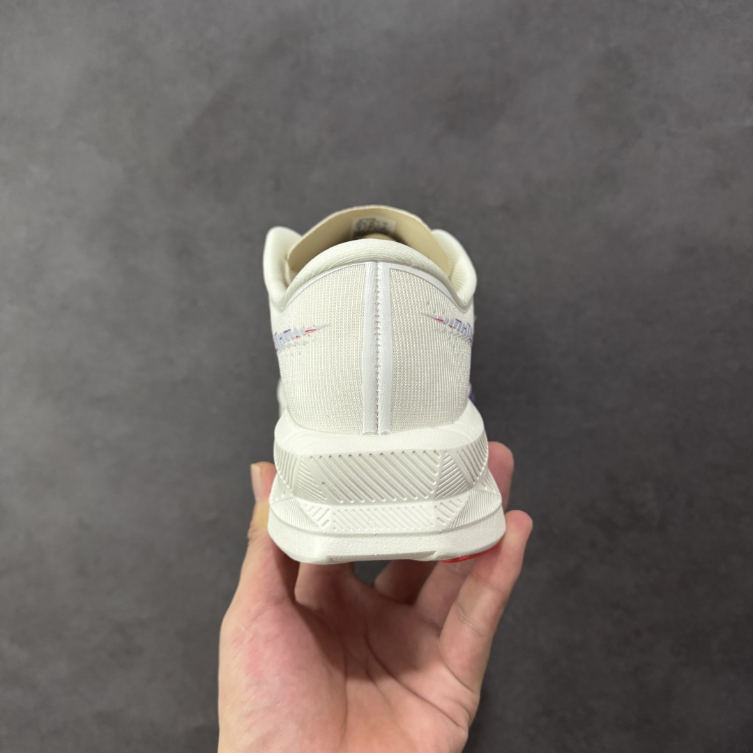 图片[4]-【公司级】Asics SONICBLAST 亚瑟士运动休闲透气专业跑鞋 此种置于中底内部的自适应发泡材料 可在每一次冲击后帮助足弓重新定位 强化迈步时的支撑性中底处的另一项升级为FFBLASTTM PLUSECO缓冲科技 此种材料含有约24%的生物基成分 可在每一步中创造绵柔的触地脚感PureGELM科技位干鞋跟底部 柔软度比标准GELM科技高65% 为长跑训练者带来令人惊奇的运动顺畅感 货号： 1012B8621124 尺码： 40 40.5 41.5 42 42.5 43.5 44 45 46-选品中心