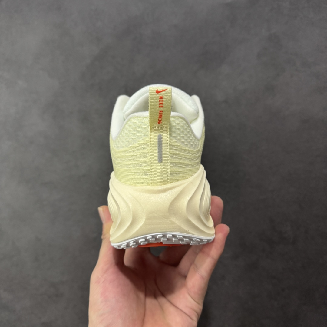 图片[4]-【公司跑量版】Nike VOMERO PLUS 舒适减震防滑 低帮跑步鞋 全掌ReactX泡绵中底 前掌和后跟还配备了Air Zoom气垫单元 据说跑起来更快更舒适哦 这次最大的升级点 首次引入了ReactX泡绵 货号： IM5020-100 尺码： 39 40 40.5 41 42 42.5 43 44 45-选品中心