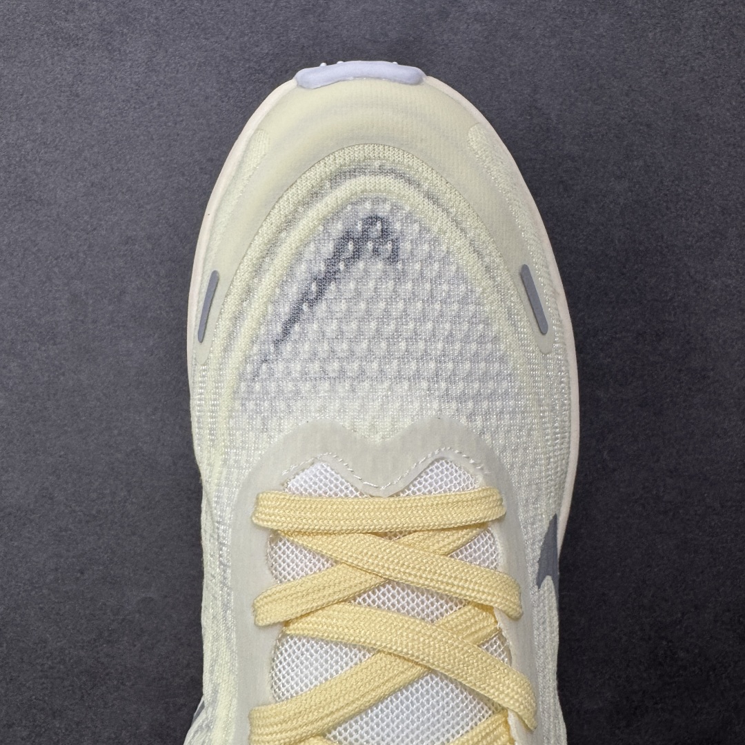 图片[8]-【公司跑量版】Nike VOMERO PLUS 舒适减震防滑 低帮跑步鞋 全掌ReactX泡绵中底 前掌和后跟还配备了Air Zoom气垫单元 据说跑起来更快更舒适哦 这次最大的升级点 首次引入了ReactX泡绵 货号： IM5020-100 尺码： 39 40 40.5 41 42 42.5 43 44 45-选品中心