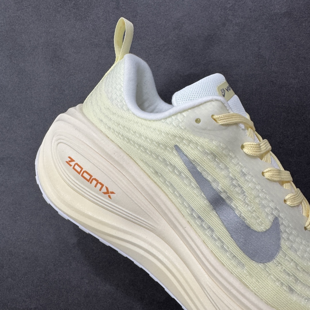 图片[6]-【公司跑量版】Nike VOMERO PLUS 舒适减震防滑 低帮跑步鞋 全掌ReactX泡绵中底 前掌和后跟还配备了Air Zoom气垫单元 据说跑起来更快更舒适哦 这次最大的升级点 首次引入了ReactX泡绵 货号： IM5020-100 尺码： 39 40 40.5 41 42 42.5 43 44 45-选品中心