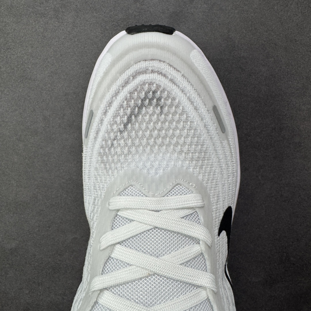 图片[8]-【公司跑量版】Nike VOMERO PLUS 舒适减震防滑 低帮跑步鞋 全掌ReactX泡绵中底 前掌和后跟还配备了Air Zoom气垫单元 据说跑起来更快更舒适哦 这次最大的升级点 首次引入了ReactX泡绵 货号： HV8150-100 尺码： 39 40 40.5 41 42 42.5 43 44 45-选品中心