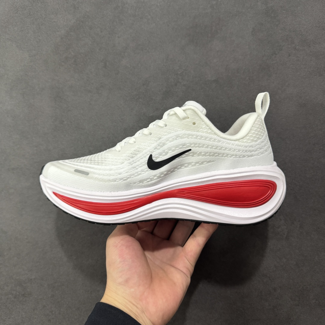 图片[2]-【公司跑量版】Nike VOMERO PLUS 舒适减震防滑 低帮跑步鞋 全掌ReactX泡绵中底 前掌和后跟还配备了Air Zoom气垫单元 据说跑起来更快更舒适哦 这次最大的升级点 首次引入了ReactX泡绵 货号： HV8150-100 尺码： 39 40 40.5 41 42 42.5 43 44 45-选品中心