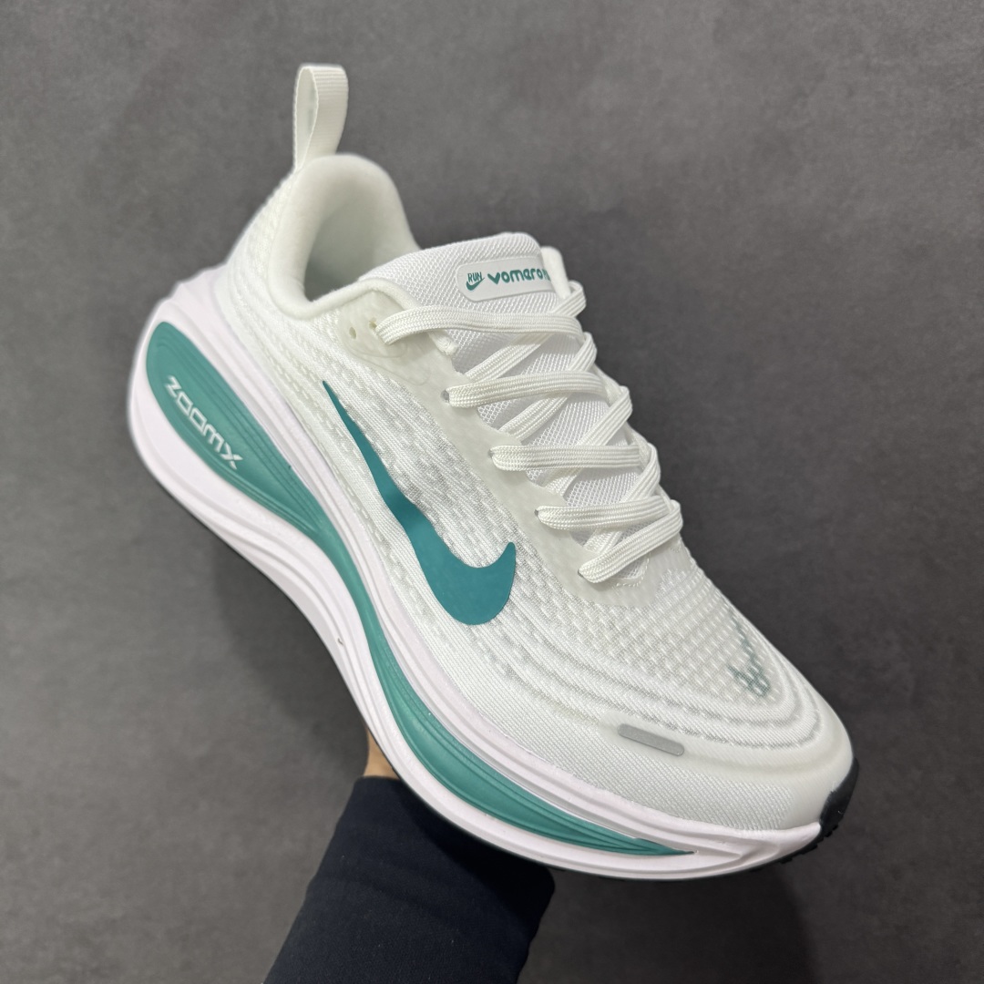 图片[3]-【公司跑量版】Nike VOMERO PLUS 舒适减震防滑 低帮跑步鞋 全掌ReactX泡绵中底 前掌和后跟还配备了Air Zoom气垫单元 据说跑起来更快更舒适哦 这次最大的升级点 首次引入了ReactX泡绵 货号： HV8154-100 尺码： 39 40 40.5 41 42 42.5 43 44 45-选品中心