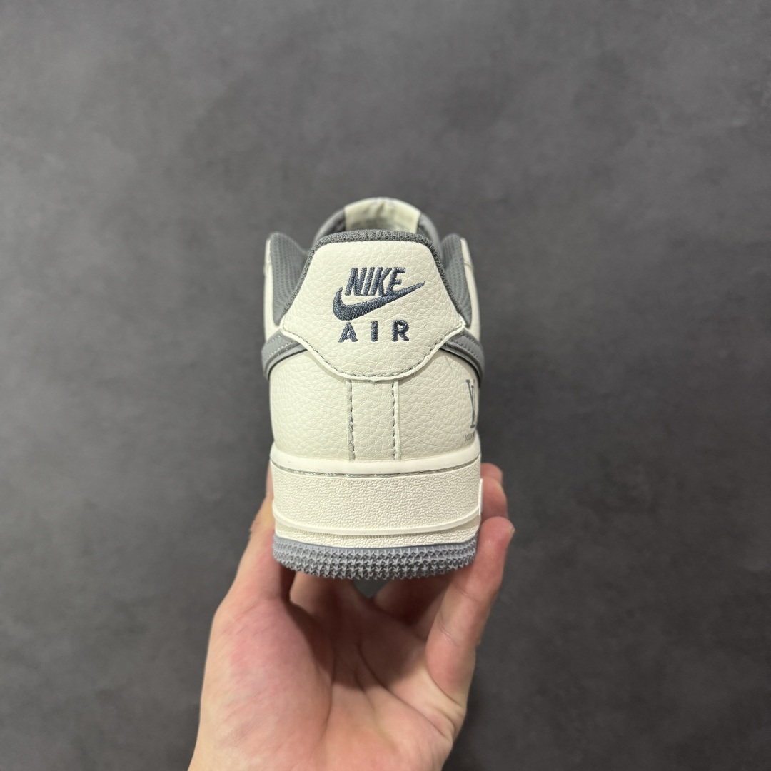 图片[4]-【定制版】Nike Air Force 1\’07 Low LV联名 印花米灰勾 空军一号低帮休闲板鞋  #原楦头原纸板 原装鞋盒 定制五金配件 内置全掌气垫 原厂鞋底 货号：HH7518-079  尺码：36 36.5 37.5 38 38.5 39 40 40.5 41 42 42.5 43 44 44.5 45-选品中心