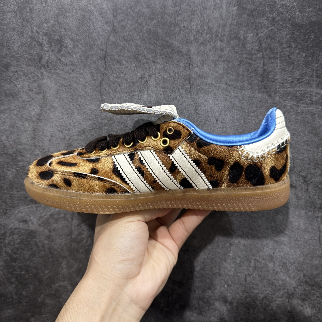 图片[2]-【纳帕软皮版】Wales Bonner x AD 阿迪 Samba 桑巴联名款 低帮休闲板鞋 豹纹 IE0578 市售顶级品质 全新工厂出品 材质细节用料感人 全鞋使用纳帕软皮 成本比市场通货高很多 任何细节 版型都值得反复推敲对比 你会发现这个版本是真的好版本💪🏻 高端零售平台 外贸混卖专供品质 真正1比1还原 私模大底 正确大小孔 配件齐全 原厂马毛材料 鞋面大底无色差 鞋舌为头层材料定型完美不上翘 鞋头黑色皮料为头层软皮料 区别市场二层皮 独家开模大底 非市面公底 仅供5%高端客户 尺码：36 36.5 37.5 38 38.5 39 40 40.5 41 42 42.5 43 44 44.5 45 46-选品中心