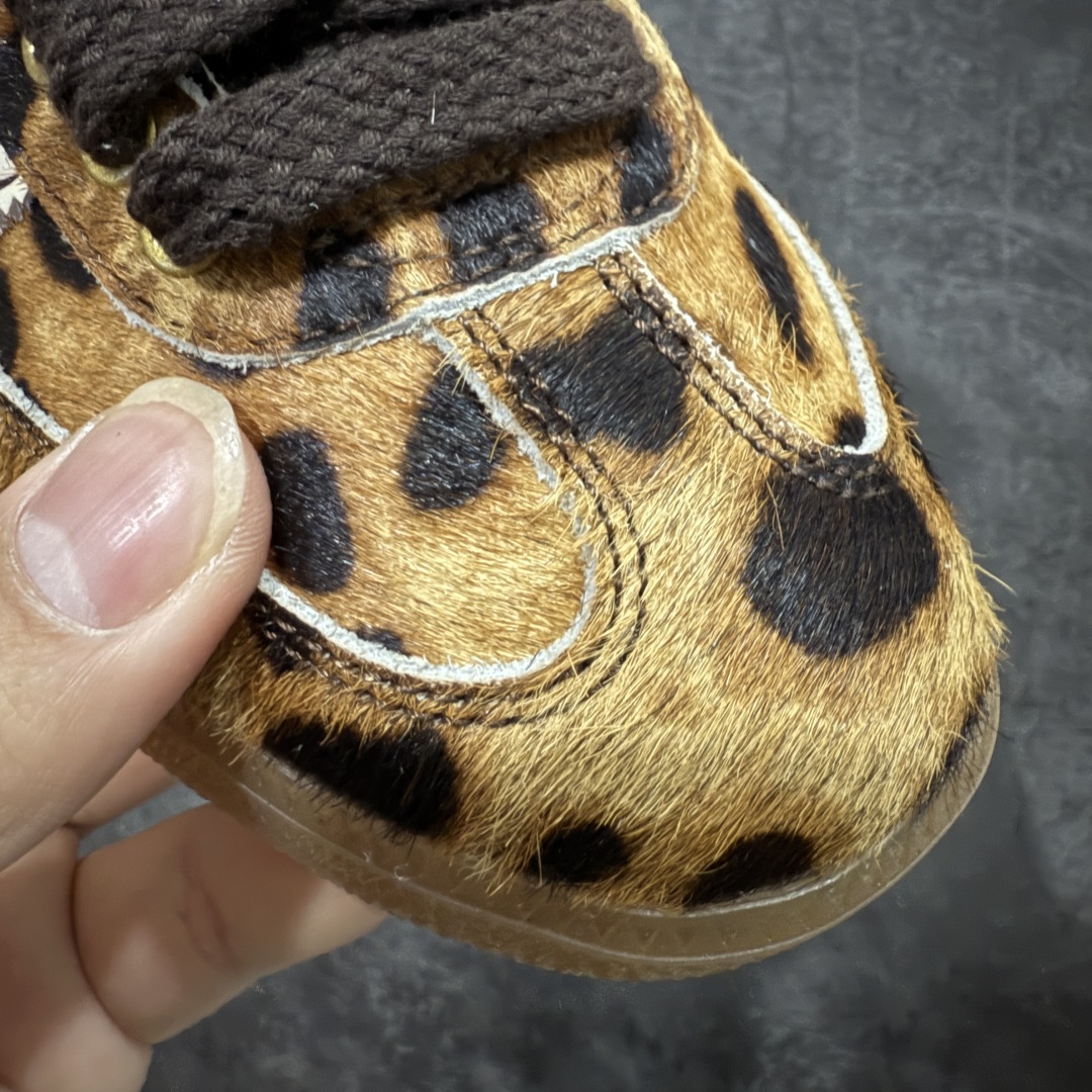 图片[4]-【纳帕软皮版】Wales Bonner x AD 阿迪 Samba 桑巴联名款 低帮休闲板鞋 豹纹 IE0578 市售顶级品质 全新工厂出品 材质细节用料感人 全鞋使用纳帕软皮 成本比市场通货高很多 任何细节 版型都值得反复推敲对比 你会发现这个版本是真的好版本💪🏻 高端零售平台 外贸混卖专供品质 真正1比1还原 私模大底 正确大小孔 配件齐全 原厂马毛材料 鞋面大底无色差 鞋舌为头层材料定型完美不上翘 鞋头黑色皮料为头层软皮料 区别市场二层皮 独家开模大底 非市面公底 仅供5%高端客户 尺码：36 36.5 37.5 38 38.5 39 40 40.5 41 42 42.5 43 44 44.5 45 46-选品中心