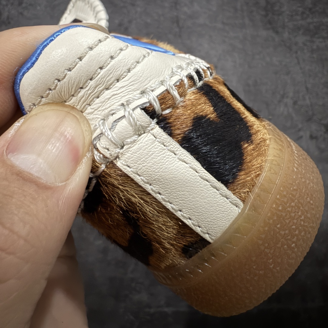 图片[3]-【纳帕软皮版】Wales Bonner x AD 阿迪 Samba 桑巴联名款 低帮休闲板鞋 豹纹 IE0578 市售顶级品质 全新工厂出品 材质细节用料感人 全鞋使用纳帕软皮 成本比市场通货高很多 任何细节 版型都值得反复推敲对比 你会发现这个版本是真的好版本💪🏻 高端零售平台 外贸混卖专供品质 真正1比1还原 私模大底 正确大小孔 配件齐全 原厂马毛材料 鞋面大底无色差 鞋舌为头层材料定型完美不上翘 鞋头黑色皮料为头层软皮料 区别市场二层皮 独家开模大底 非市面公底 仅供5%高端客户 尺码：36 36.5 37.5 38 38.5 39 40 40.5 41 42 42.5 43 44 44.5 45 46-选品中心