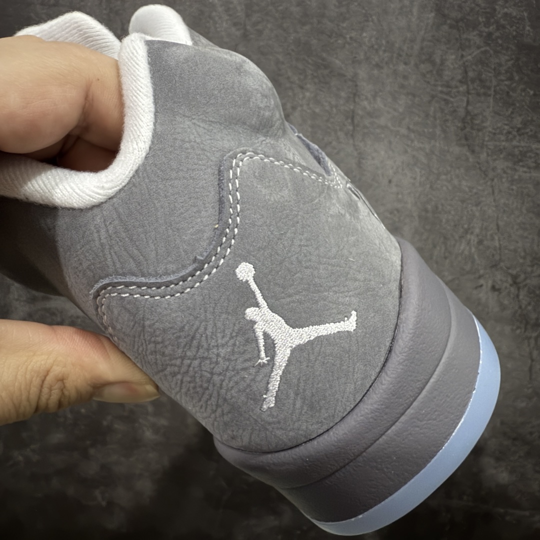图片[2]-【PK纯原】Air Jordan 5 \”Wolf Grey\” AJ5 乔5狼灰 DD0587-002 国内一线大厂出品 匠心打造 原厂皮料原厂数据 全新纸板 模具打造 外贸 平台高端零售专供品质 品质毋庸置疑 一眼正品既视感 细节均已解码 尺码：40 40.5 41 42 42.5 43 44 44.5 45 46 47.5-选品中心