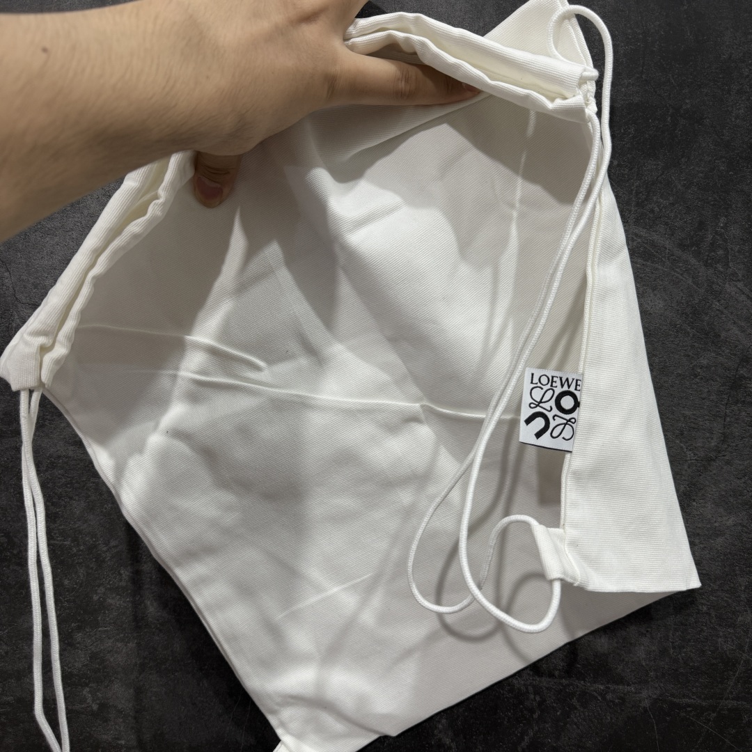 图片[9]-【渠道M版】ON昂跑 x Loewe 罗意威联名二代系列 原版开发 原材料打造 还原真实脚感 鞋底非常软弹 跑步健身必备 原版对比无任何差别 高端零售必推版本 市场独家货 区别市场所有版本 还原对比 鞋面采用一体成型布料 有弹性非常透气 鞋底镂空设计 运用了CLOUDTILT专利技术 弹力十足 毫无负重感 适合日常长距离行走或者休闲旅游 跑步！ 尺码 36 36.5 37.5 38 38.5 39 40 40.5 41 42 42.5 43 44 44.5 45 46！-选品中心