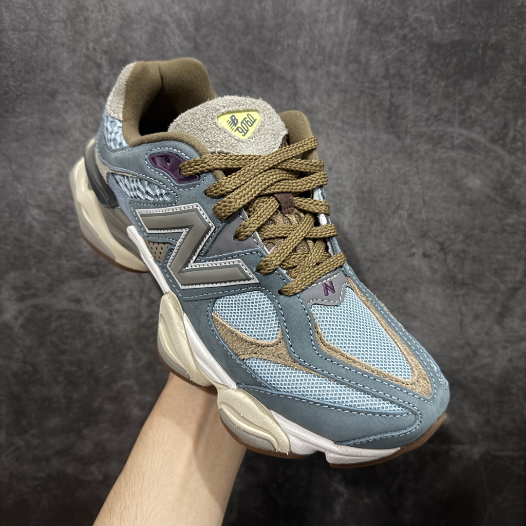 图片[3]-【K8纯原】 New Balance NB9060 联名款 复古休闲运动慢跑鞋 棕灰蓝色U9060BD1 原盒原配件齐全 全套原楦原纸板原厂数据开发 进口三明治网面 原装进口翻毛皮料正确绒感卡色 正确中底拉帮中底网布细节 原厂标裁 带紫光防伪 定制后跟透明水晶模块 冲裁组合 大底贴合程度胶水上色把控完美 整洁度挑战全网艺术家 多道序QC把关品质完善 匠心打造 耗时两个月开发完成 工艺极其复杂难度可想而知 新开独立私模大底 全网唯一正确六层组合大底 高端零售专供产物 尺码：36 37 37.5 38 38.5 39 40 40.5 41 42 42.5 43 44 45-选品中心