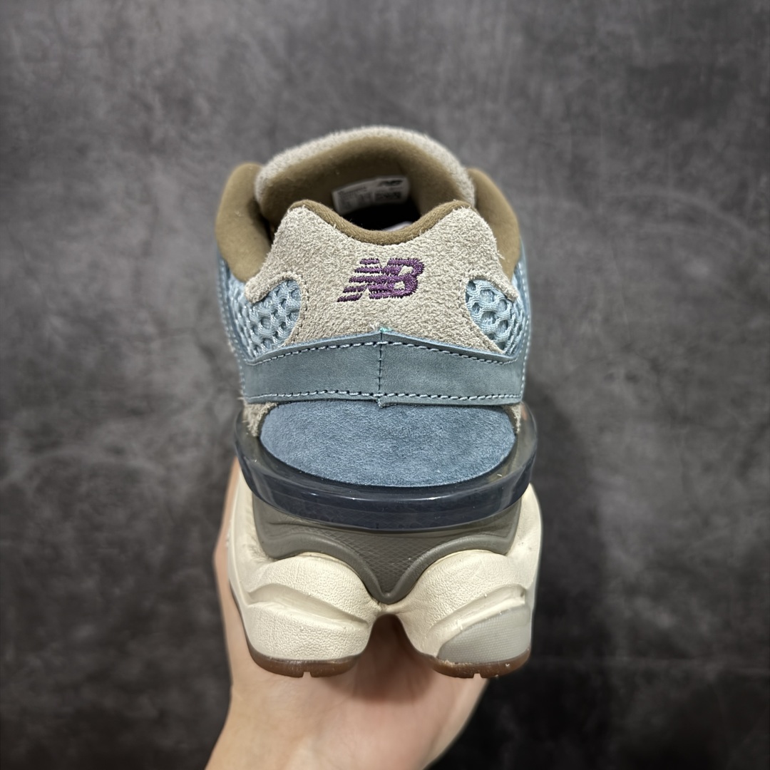 图片[4]-【K8纯原】 New Balance NB9060 联名款 复古休闲运动慢跑鞋 棕灰蓝色U9060BD1 原盒原配件齐全 全套原楦原纸板原厂数据开发 进口三明治网面 原装进口翻毛皮料正确绒感卡色 正确中底拉帮中底网布细节 原厂标裁 带紫光防伪 定制后跟透明水晶模块 冲裁组合 大底贴合程度胶水上色把控完美 整洁度挑战全网艺术家 多道序QC把关品质完善 匠心打造 耗时两个月开发完成 工艺极其复杂难度可想而知 新开独立私模大底 全网唯一正确六层组合大底 高端零售专供产物 尺码：36 37 37.5 38 38.5 39 40 40.5 41 42 42.5 43 44 45-选品中心