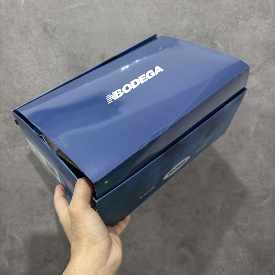 图片[10]-【K8纯原】 New Balance NB9060 联名款 复古休闲运动慢跑鞋 棕灰蓝色U9060BD1 原盒原配件齐全 全套原楦原纸板原厂数据开发 进口三明治网面 原装进口翻毛皮料正确绒感卡色 正确中底拉帮中底网布细节 原厂标裁 带紫光防伪 定制后跟透明水晶模块 冲裁组合 大底贴合程度胶水上色把控完美 整洁度挑战全网艺术家 多道序QC把关品质完善 匠心打造 耗时两个月开发完成 工艺极其复杂难度可想而知 新开独立私模大底 全网唯一正确六层组合大底 高端零售专供产物 尺码：36 37 37.5 38 38.5 39 40 40.5 41 42 42.5 43 44 45-选品中心