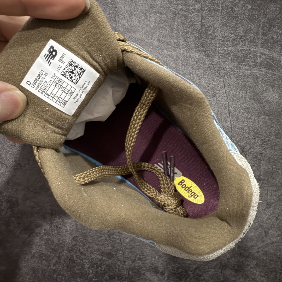 图片[6]-【K8纯原】 New Balance NB9060 联名款 复古休闲运动慢跑鞋 棕灰蓝色U9060BD1 原盒原配件齐全 全套原楦原纸板原厂数据开发 进口三明治网面 原装进口翻毛皮料正确绒感卡色 正确中底拉帮中底网布细节 原厂标裁 带紫光防伪 定制后跟透明水晶模块 冲裁组合 大底贴合程度胶水上色把控完美 整洁度挑战全网艺术家 多道序QC把关品质完善 匠心打造 耗时两个月开发完成 工艺极其复杂难度可想而知 新开独立私模大底 全网唯一正确六层组合大底 高端零售专供产物 尺码：36 37 37.5 38 38.5 39 40 40.5 41 42 42.5 43 44 45-选品中心