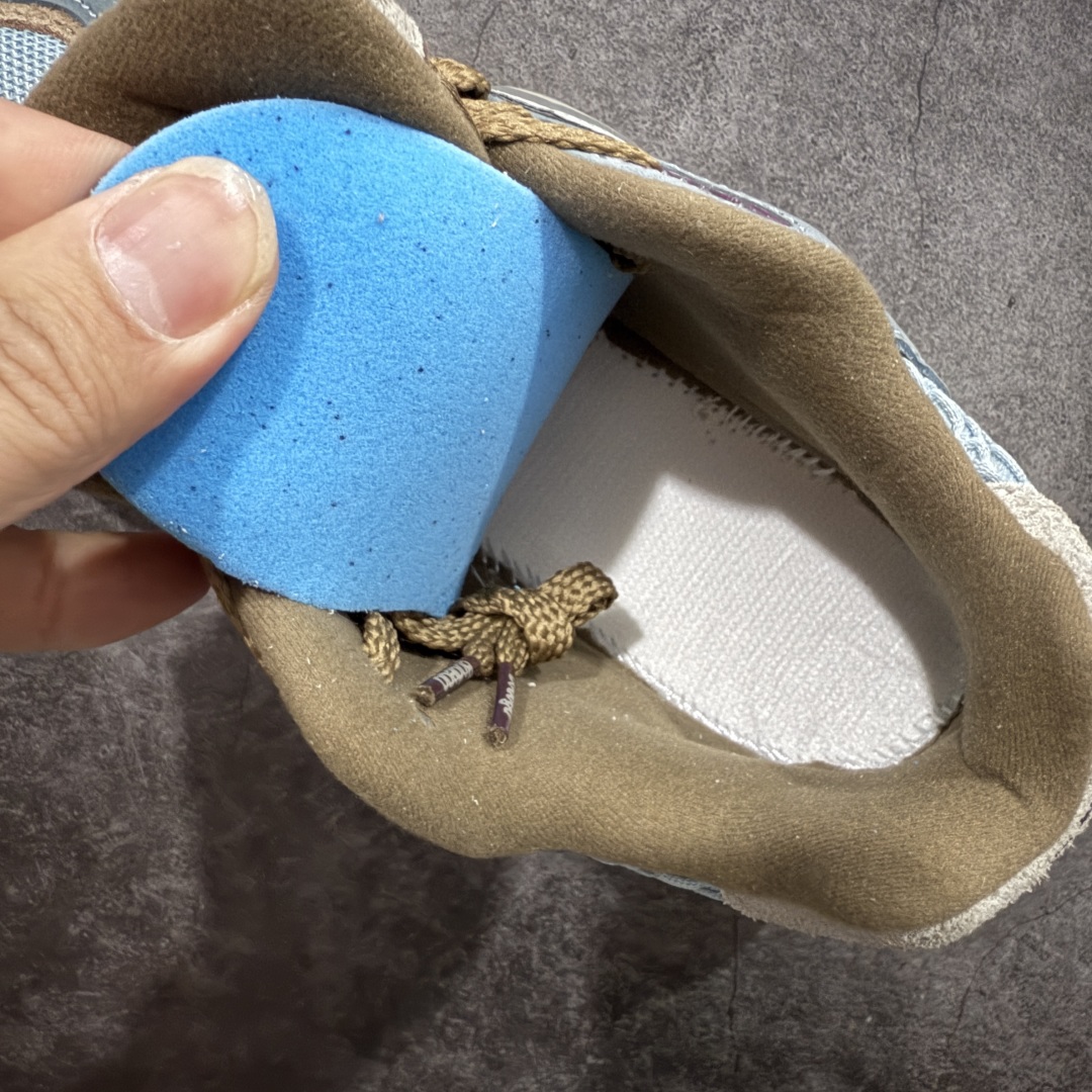 图片[7]-【K8纯原】 New Balance NB9060 联名款 复古休闲运动慢跑鞋 棕灰蓝色U9060BD1 原盒原配件齐全 全套原楦原纸板原厂数据开发 进口三明治网面 原装进口翻毛皮料正确绒感卡色 正确中底拉帮中底网布细节 原厂标裁 带紫光防伪 定制后跟透明水晶模块 冲裁组合 大底贴合程度胶水上色把控完美 整洁度挑战全网艺术家 多道序QC把关品质完善 匠心打造 耗时两个月开发完成 工艺极其复杂难度可想而知 新开独立私模大底 全网唯一正确六层组合大底 高端零售专供产物 尺码：36 37 37.5 38 38.5 39 40 40.5 41 42 42.5 43 44 45-选品中心