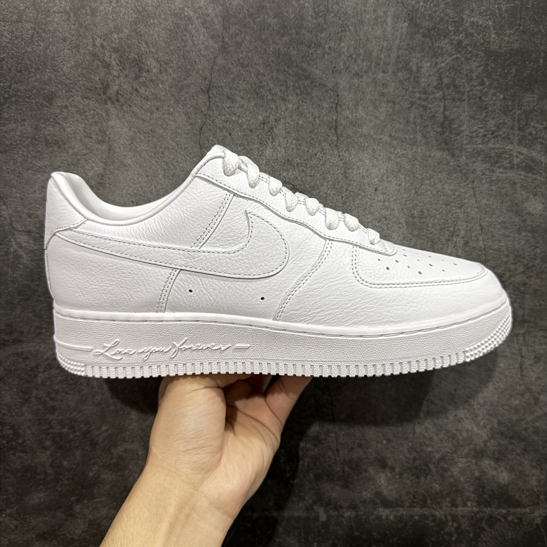 【GX2.0纯原】NOCTA×Nike Air Force 1 Low certified lover boy 经典 Drake联名 低帮空军一号休闲板鞋 CZ8065-100 顶级空军 皮料质感满分💯 超细腻纳帕头层软皮 吊打市场其他代号版本 全鞋电脑针车 工整有序 原厂港宝加持完美还原灵魂版型 原盒原配从里到外百分百还原 原厂全头层原厂皮料 原标原盒 内置Sole气垫 中底白色背胶 中底划线 已经无限的接近公司 原厂楦头 原厂刺绣 后跟弧度修正 正确中底四线防伪 尺码:36 36.5 37.5 38 38.5 39 40 40.5 41 42 42.5 43 44 44.5 45 46-选品中心