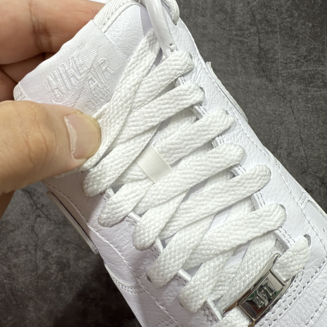 图片[5]-【GX2.0纯原】NOCTA×Nike Air Force 1 Low certified lover boy 经典 Drake联名 低帮空军一号休闲板鞋 CZ8065-100 顶级空军 皮料质感满分💯 超细腻纳帕头层软皮 吊打市场其他代号版本 全鞋电脑针车 工整有序 原厂港宝加持完美还原灵魂版型 原盒原配从里到外百分百还原 原厂全头层原厂皮料 原标原盒 内置Sole气垫 中底白色背胶 中底划线 已经无限的接近公司 原厂楦头 原厂刺绣 后跟弧度修正 正确中底四线防伪 尺码：36 36.5 37.5 38 38.5 39 40 40.5 41 42 42.5 43 44 44.5 45 46-选品中心