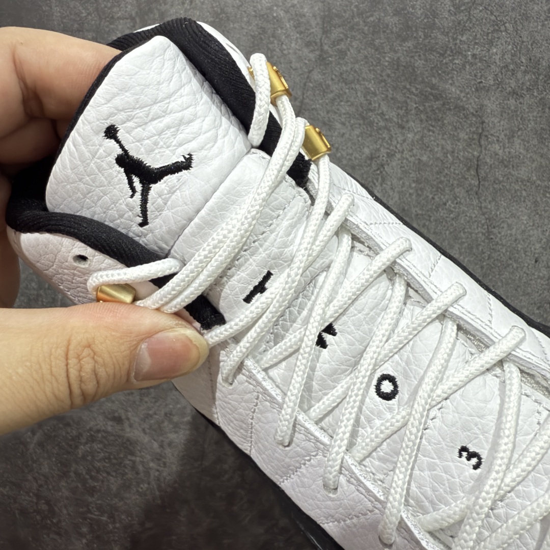 图片[5]-【PK纯原版】Air Jordan AJ12 Retro 潮流 中帮 复古篮球鞋 金扣2025版 CT8013-117 纯原大厂出品 原楦原纸板开发 原汁原味12代鞋型 进口原厂皮料 超软荔枝皮 质感满分 原厂碳板 原装材料 原厂定制金属扣 原厂电绣 支持与公司货全方位对比 只服务于5%懂鞋的高端客户 发国外可支持各种retail商店充正寄售 尺码：40 40.5 41 42 42.5 43 44 44.5 45 45.5 46 47.5-选品中心