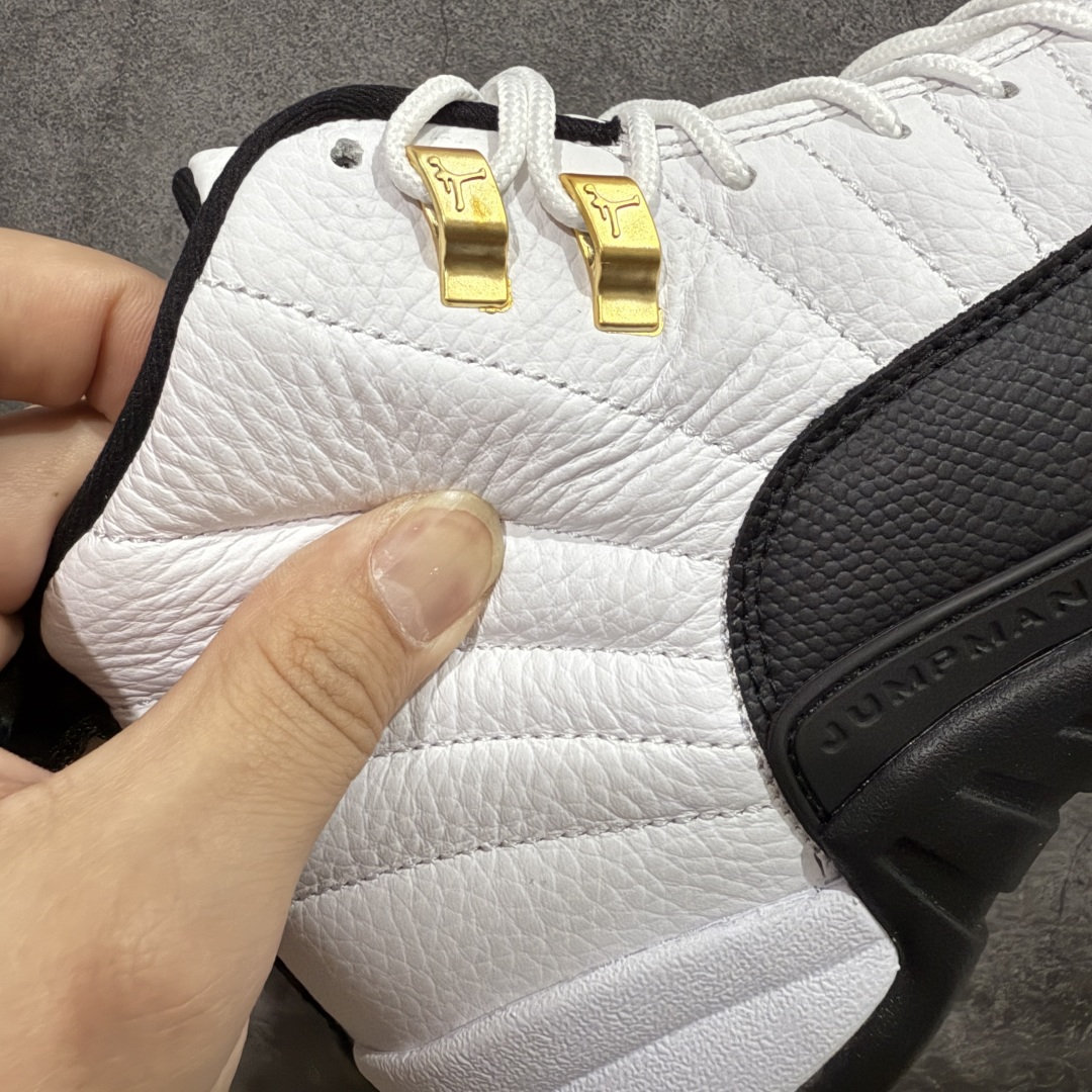 图片[3]-【PK纯原版】Air Jordan AJ12 Retro 潮流 中帮 复古篮球鞋 金扣2025版 CT8013-117 纯原大厂出品 原楦原纸板开发 原汁原味12代鞋型 进口原厂皮料 超软荔枝皮 质感满分 原厂碳板 原装材料 原厂定制金属扣 原厂电绣 支持与公司货全方位对比 只服务于5%懂鞋的高端客户 发国外可支持各种retail商店充正寄售 尺码：40 40.5 41 42 42.5 43 44 44.5 45 45.5 46 47.5-选品中心